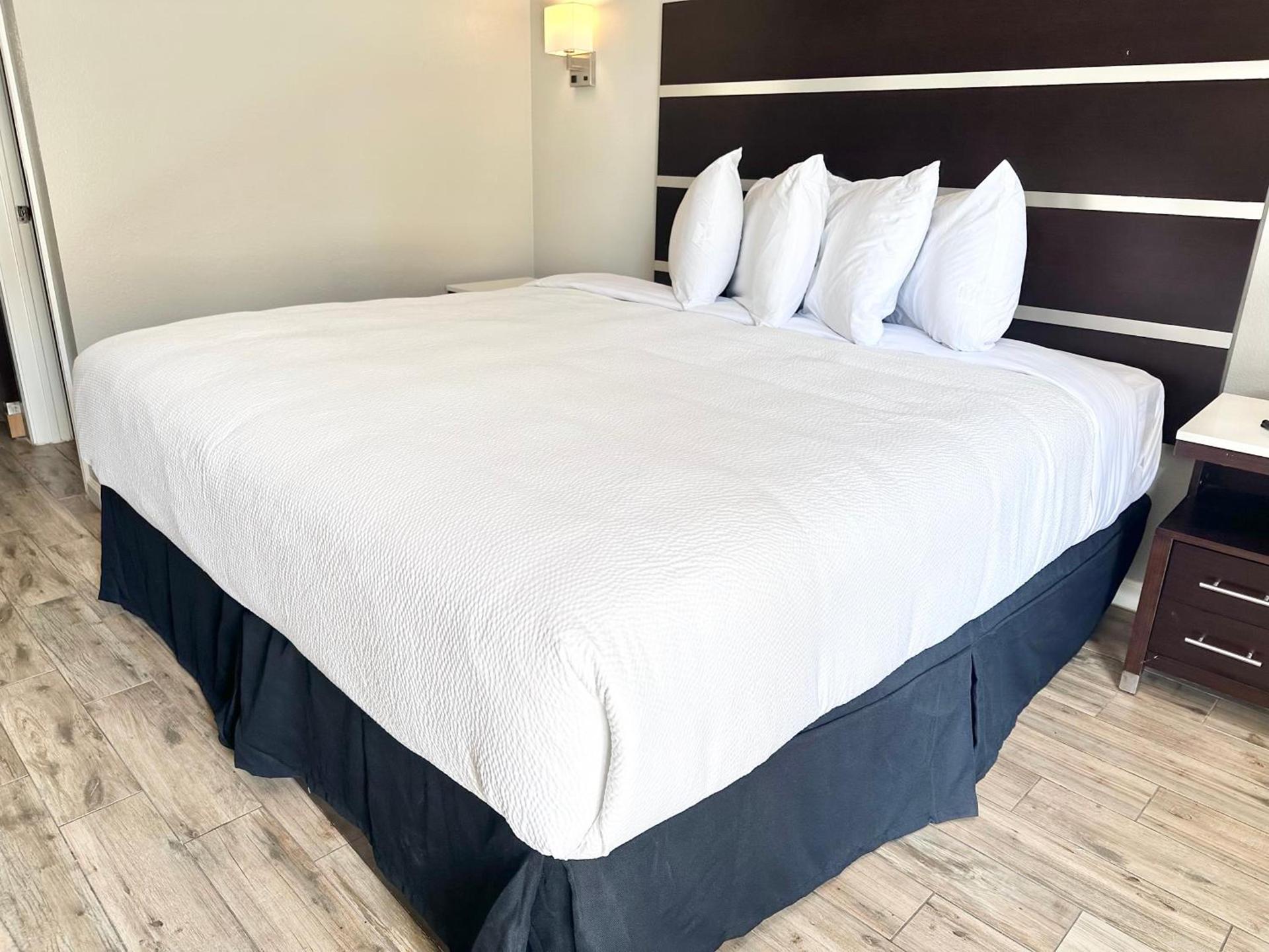 Americas Best Value Inn Arlington photo 4