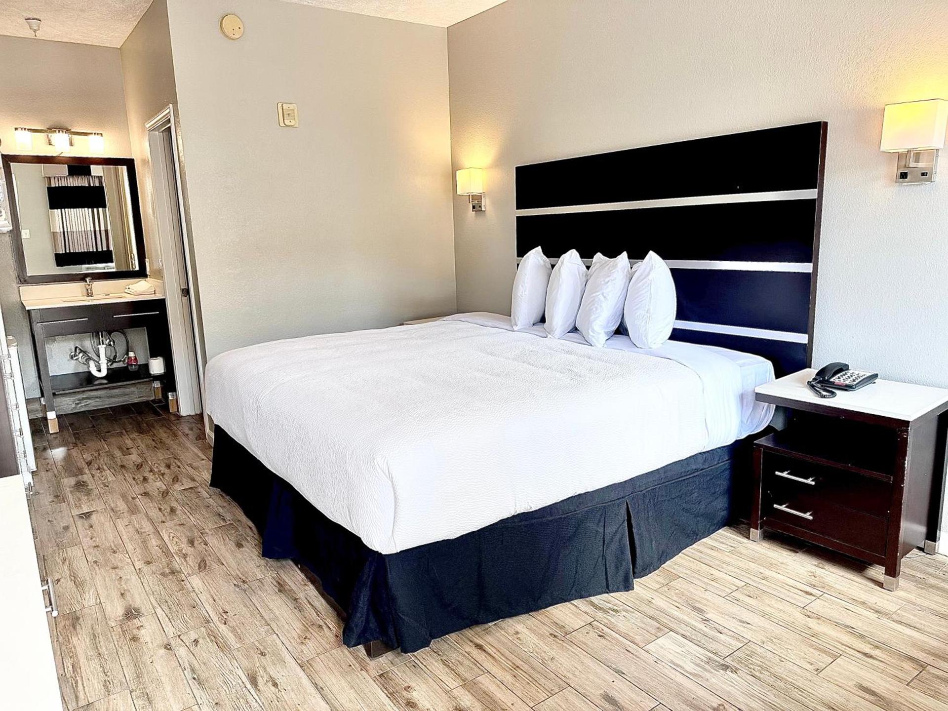 Americas Best Value Inn Arlington photo 1