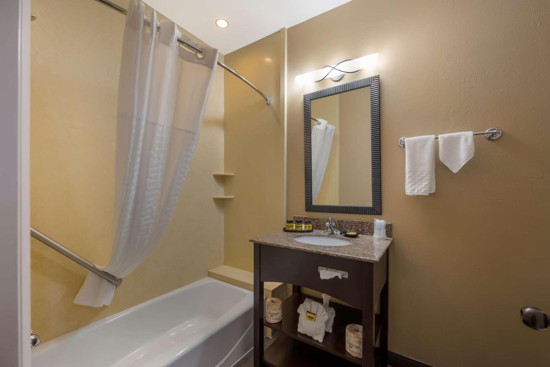 Best Western Plus Canyonlands Inn photo 67