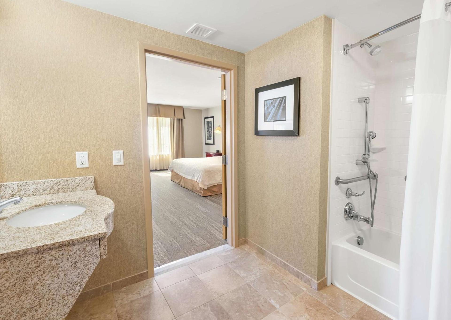 Hampton Inn Nashua photo 11