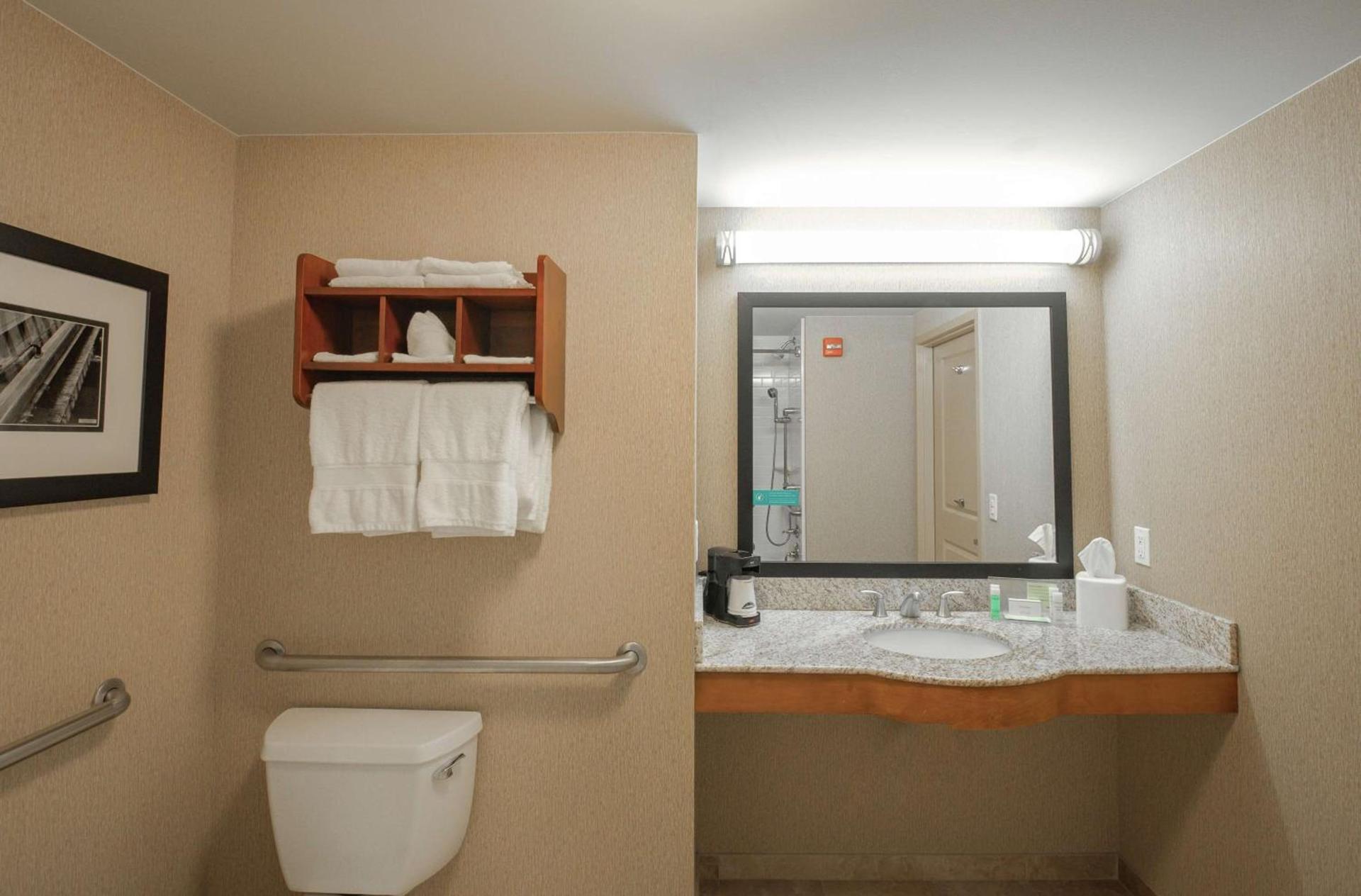 Hampton Inn Nashua photo 26