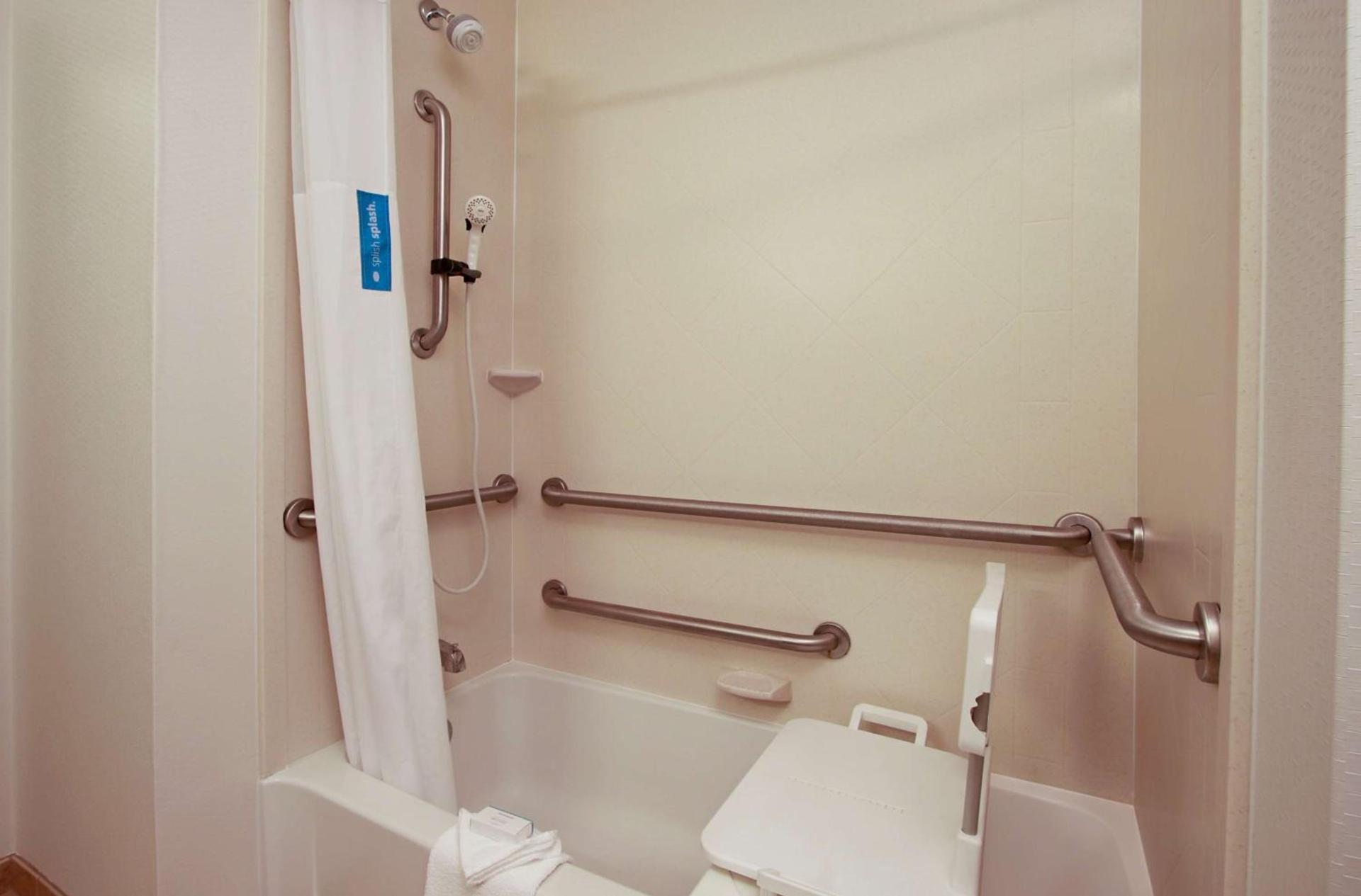 Hampton Inn Winfield photo 21