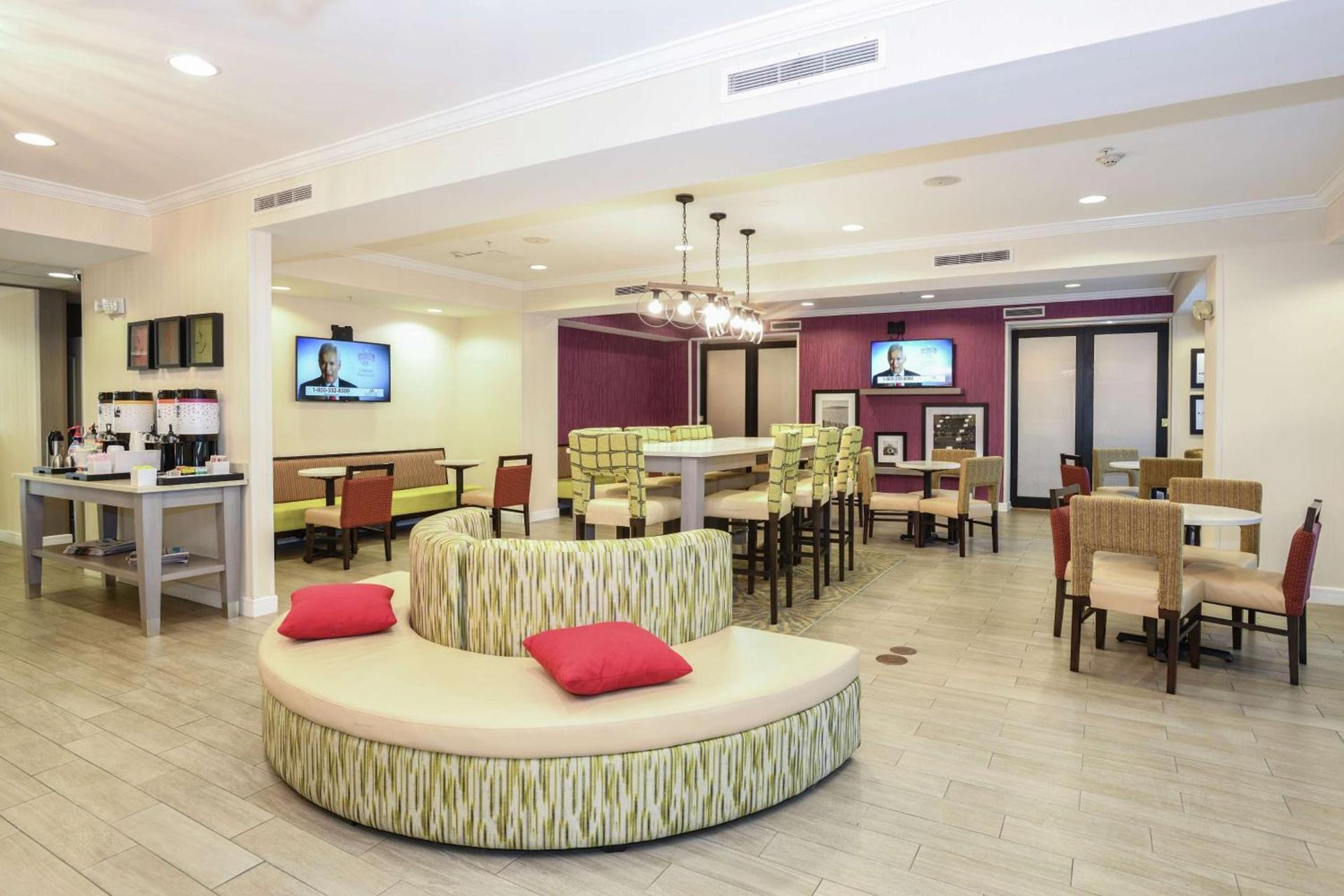 Hampton Inn Jacksonville - East Regency Square photo 3