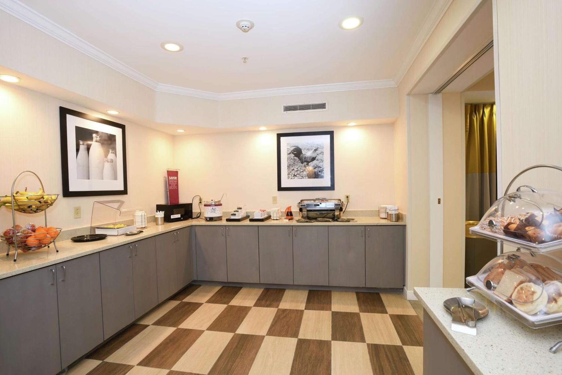 Hampton Inn Jacksonville - East Regency Square photo 7