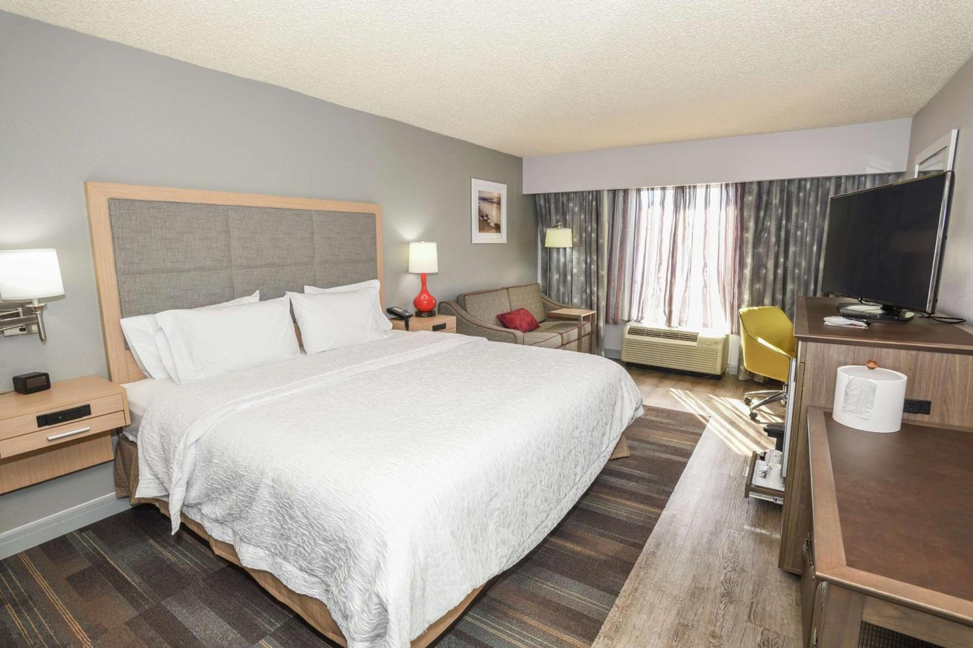Hampton Inn Jacksonville - East Regency Square photo 16