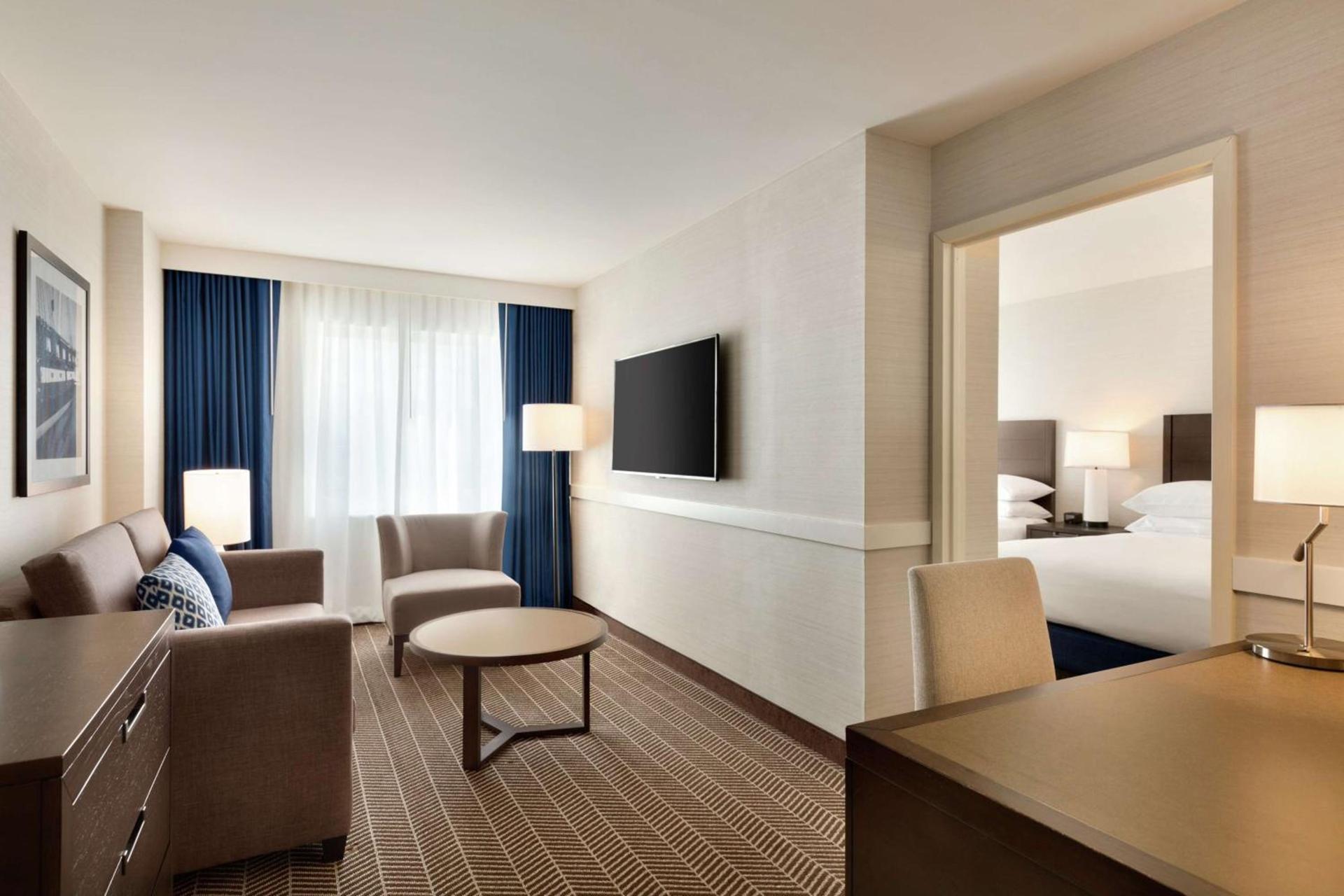 Embassy Suites Boston at Logan Airport photo 26