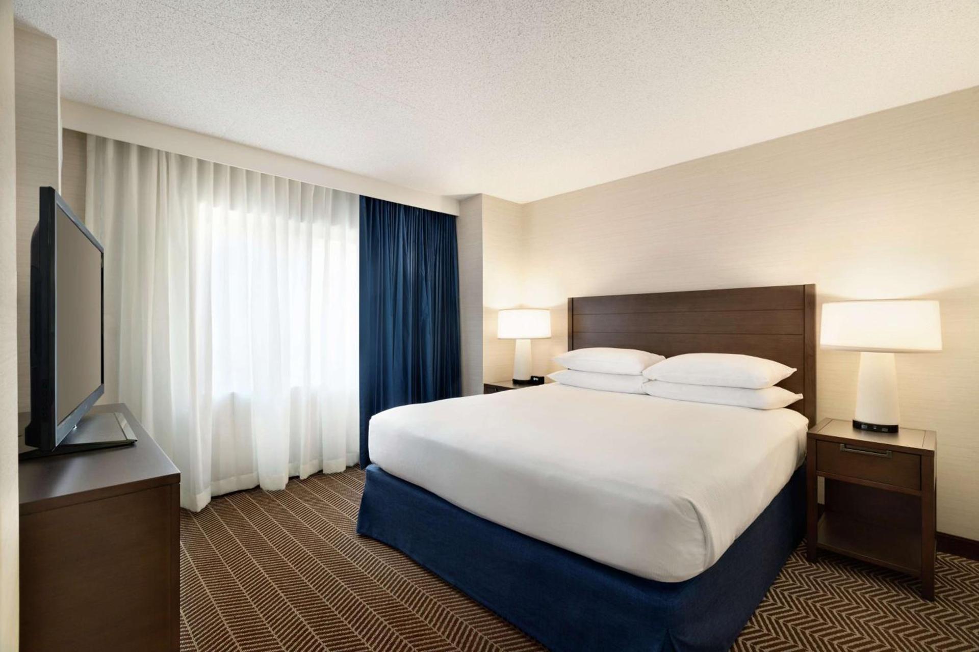 Embassy Suites Boston at Logan Airport photo 27
