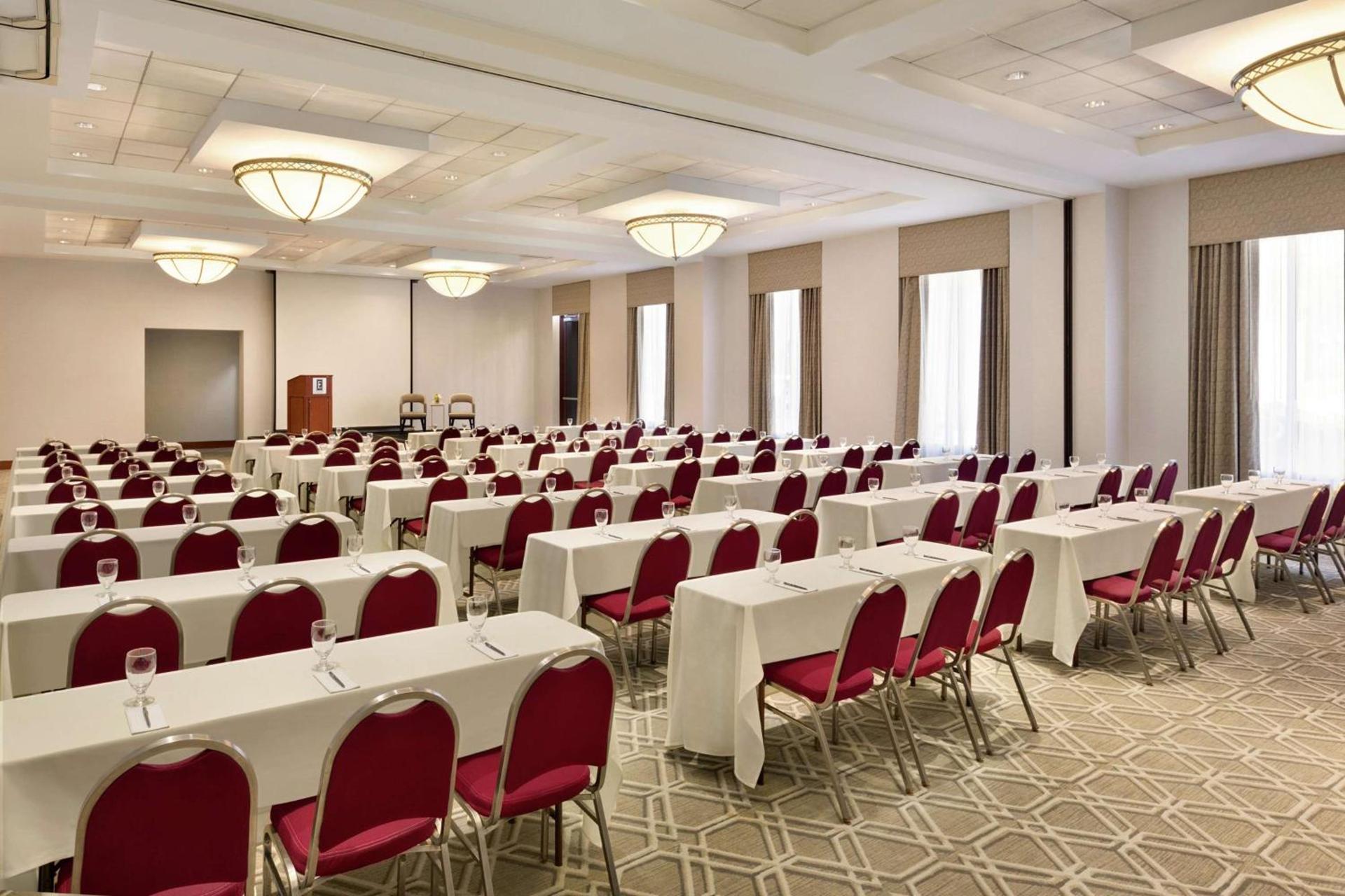 Embassy Suites Boston at Logan Airport photo 33