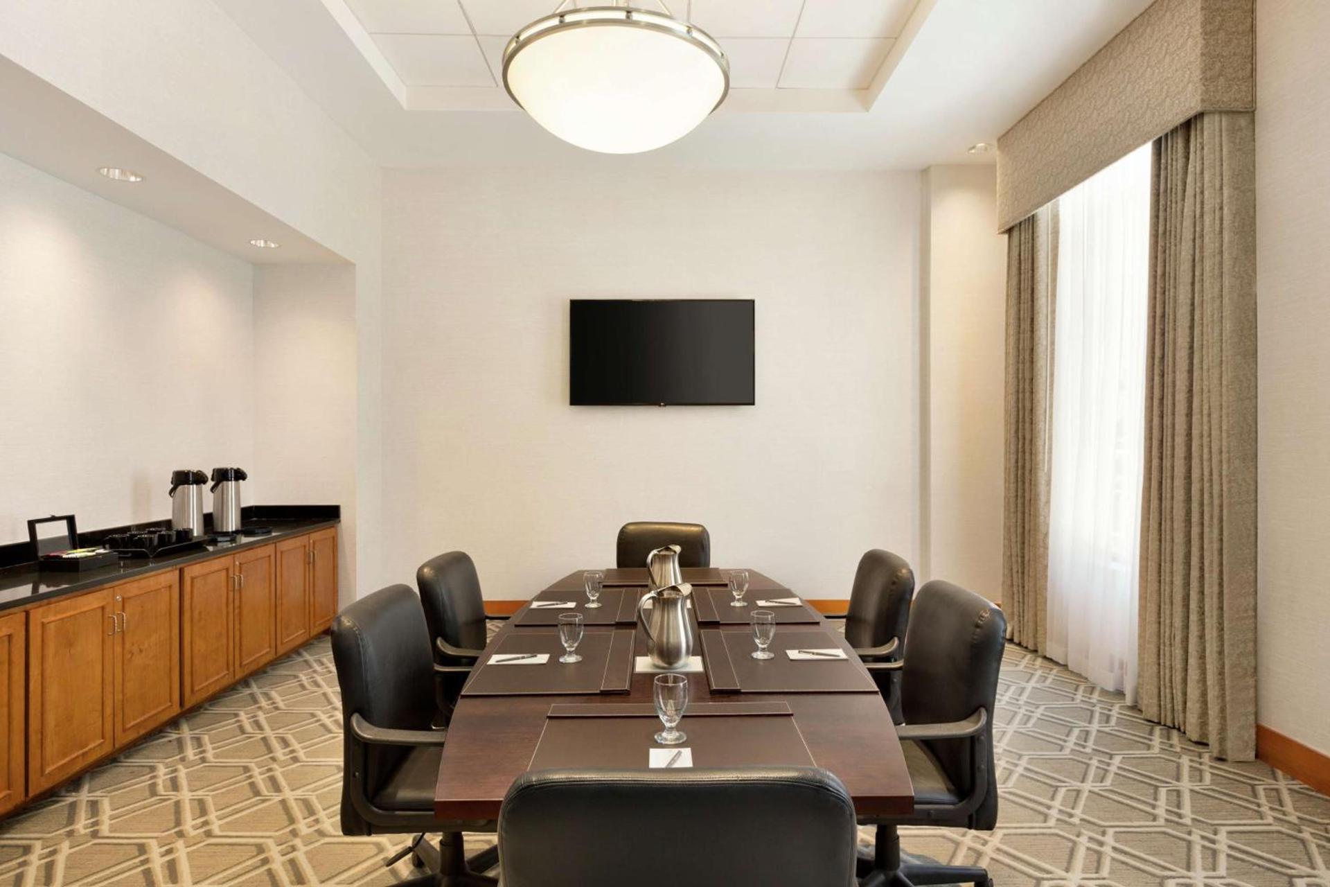 Embassy Suites Boston at Logan Airport photo 35