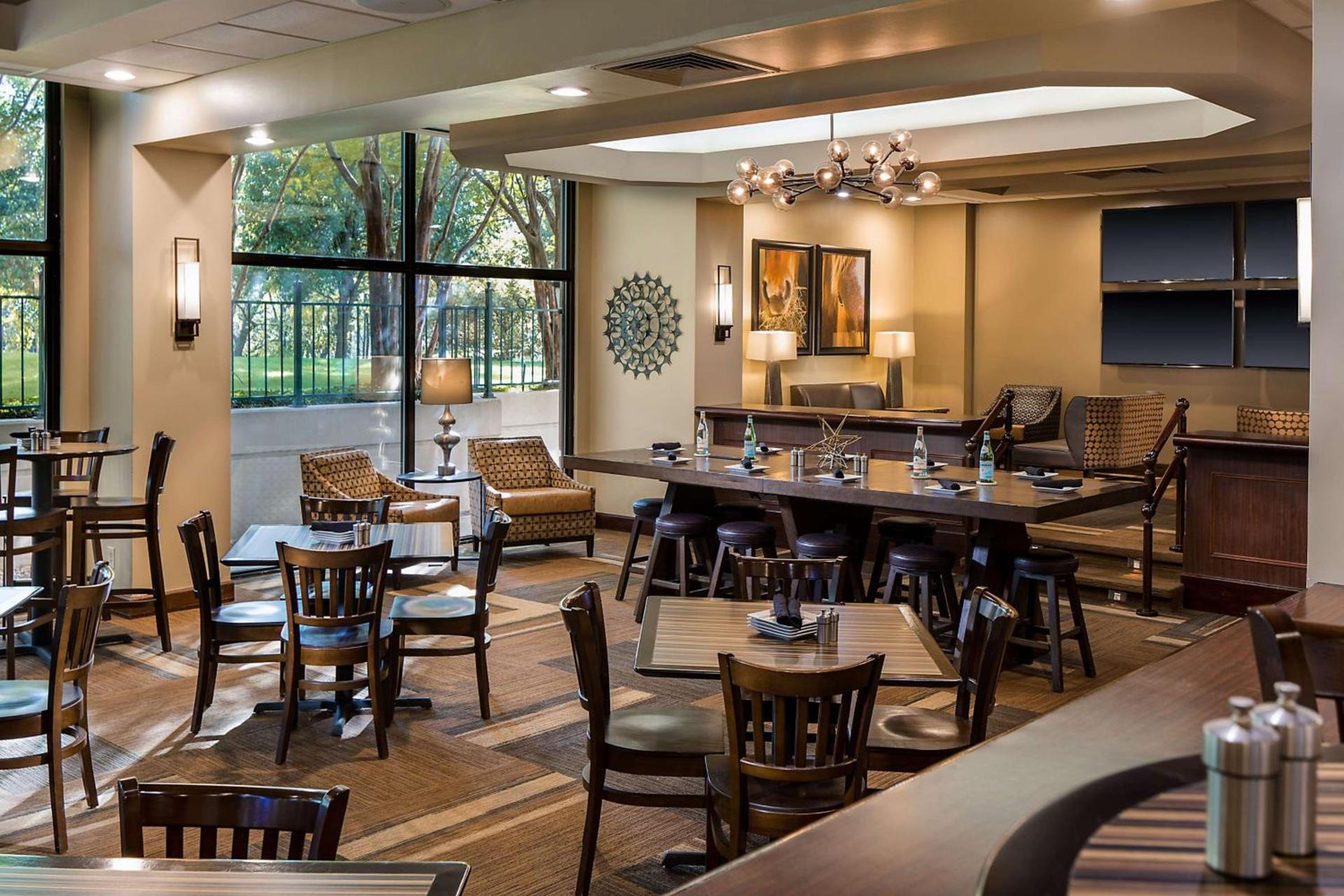 Embassy Suites by Hilton Dallas-Love Field photo 7