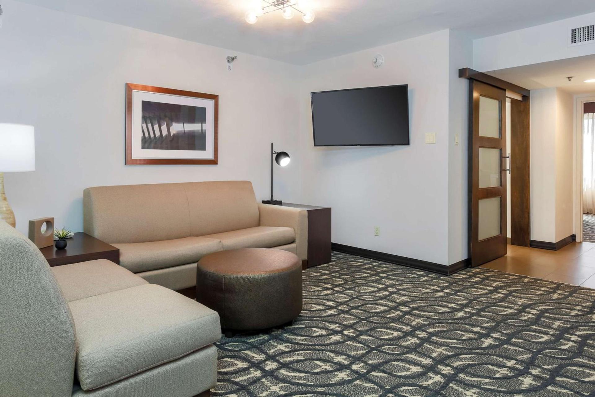 Embassy Suites by Hilton Dallas-Love Field photo 32