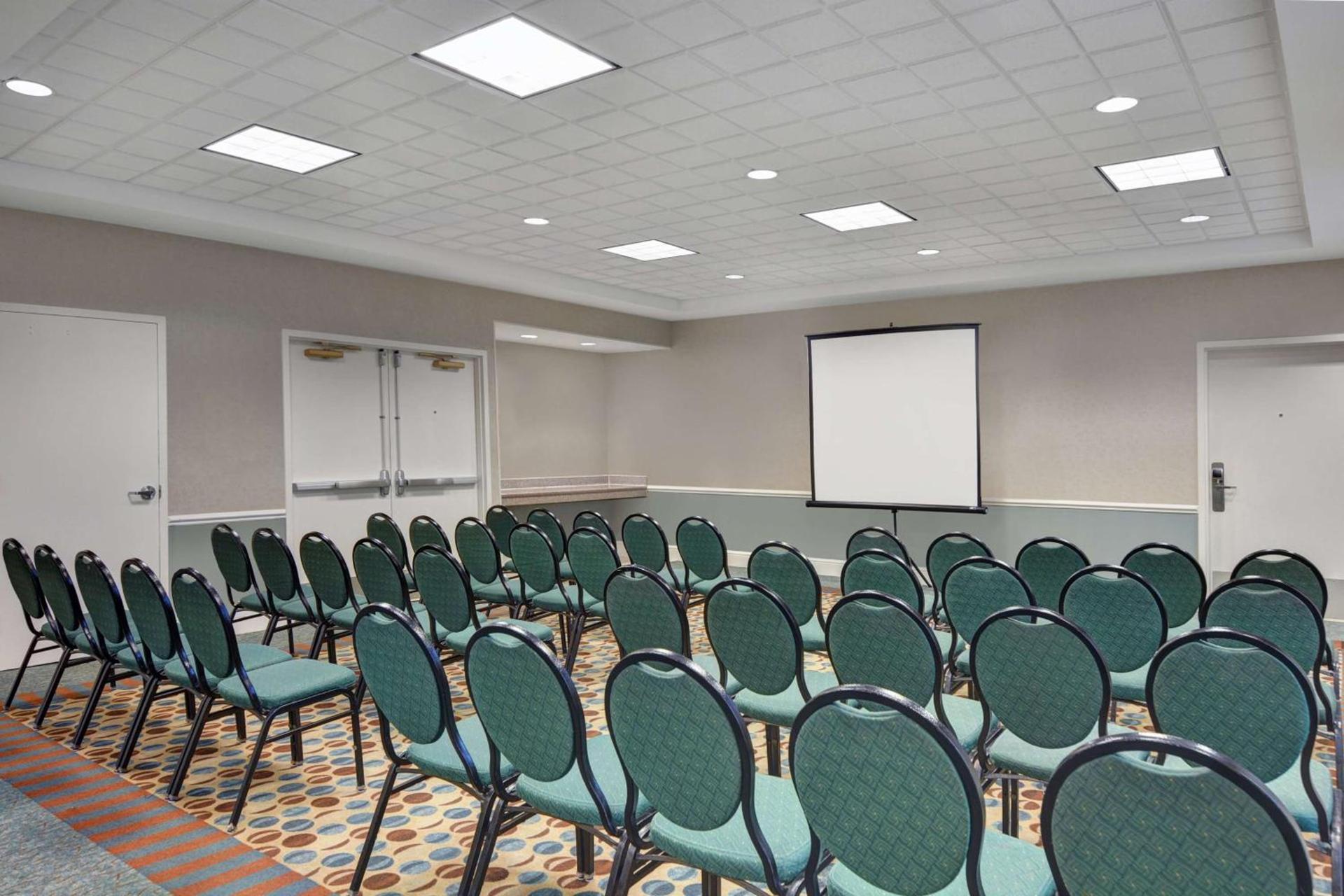 Hilton Garden Inn Jacksonville JTB/Deerwood Park photo 40