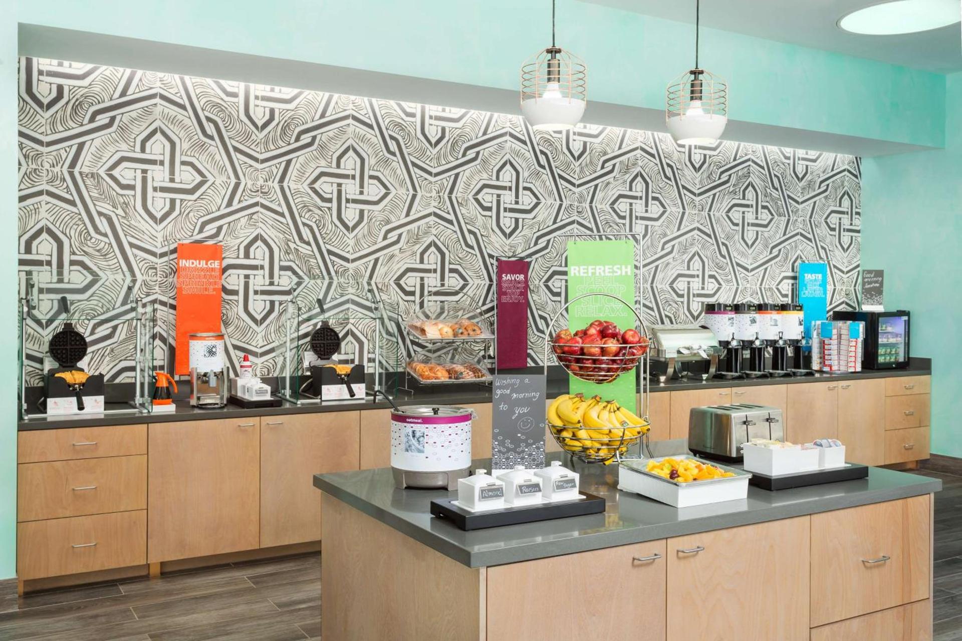 Hampton Inn & Suites Santa Monica photo 12