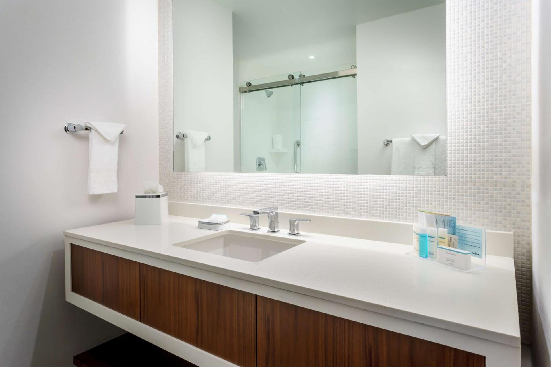 Hampton Inn & Suites Santa Monica photo 23