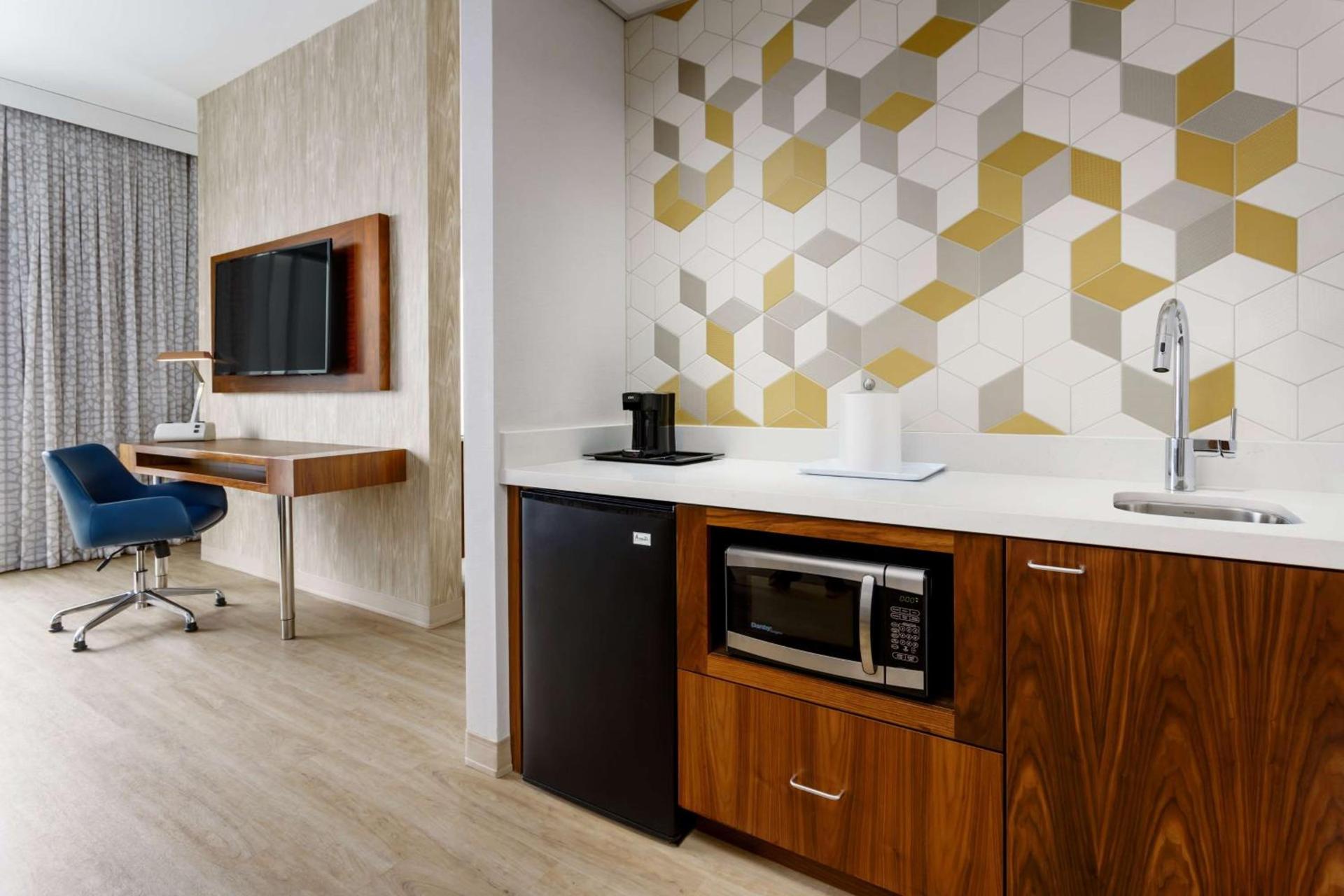Hampton Inn & Suites Santa Monica photo 41