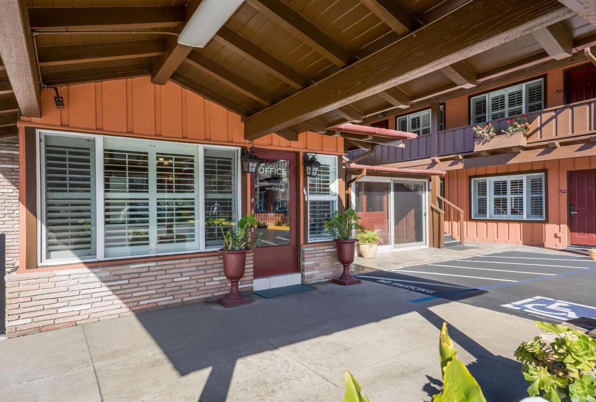 Clarion Collection Wilkie's Inn Pacific Grove - Monterey photo 2
