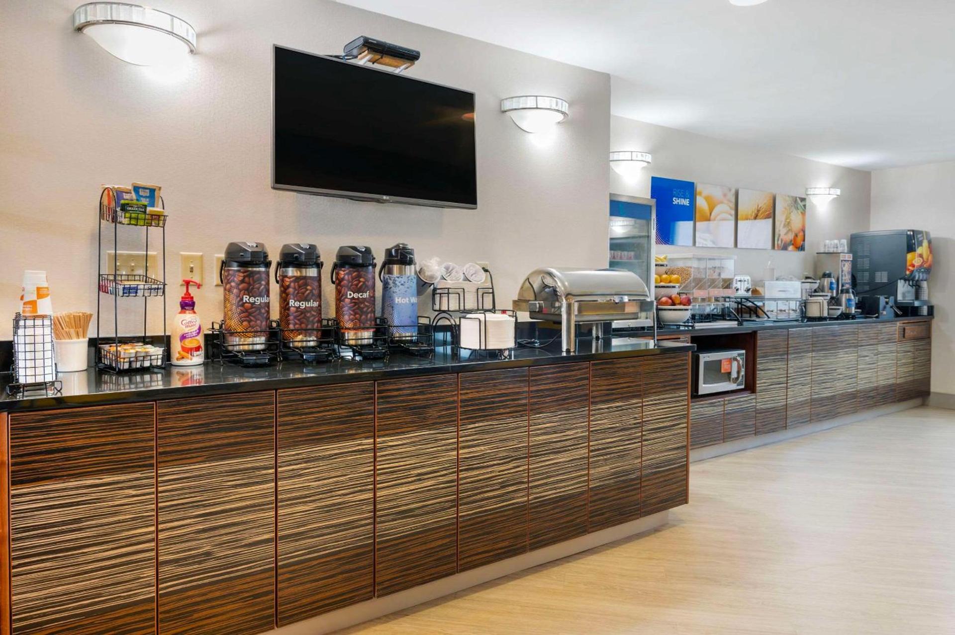 Comfort Inn Edinburgh - Columbus photo 39