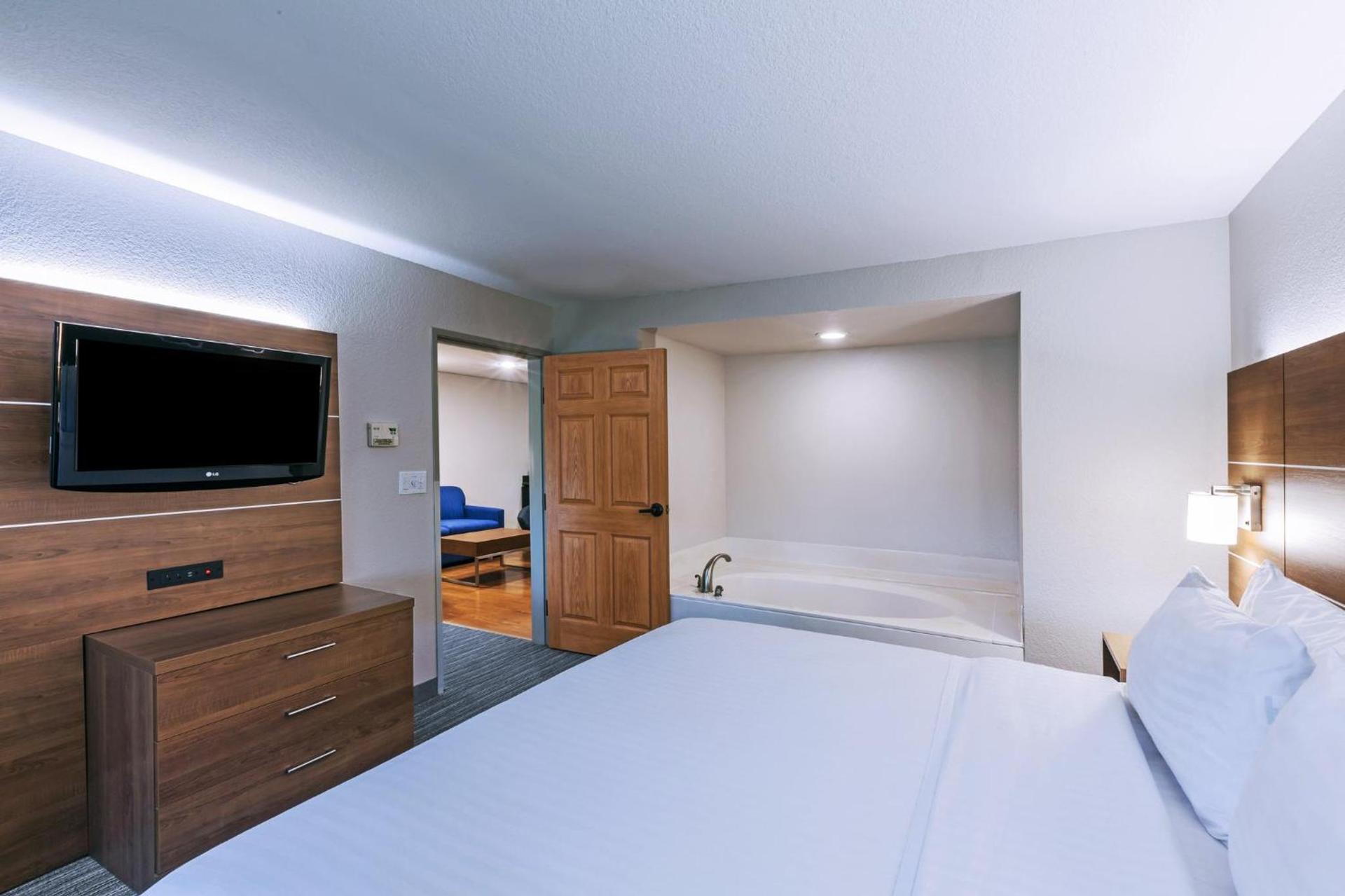 Holiday Inn Express & Suites Tulsa S Broken Arrow Hwy 51 by IHG photo 25