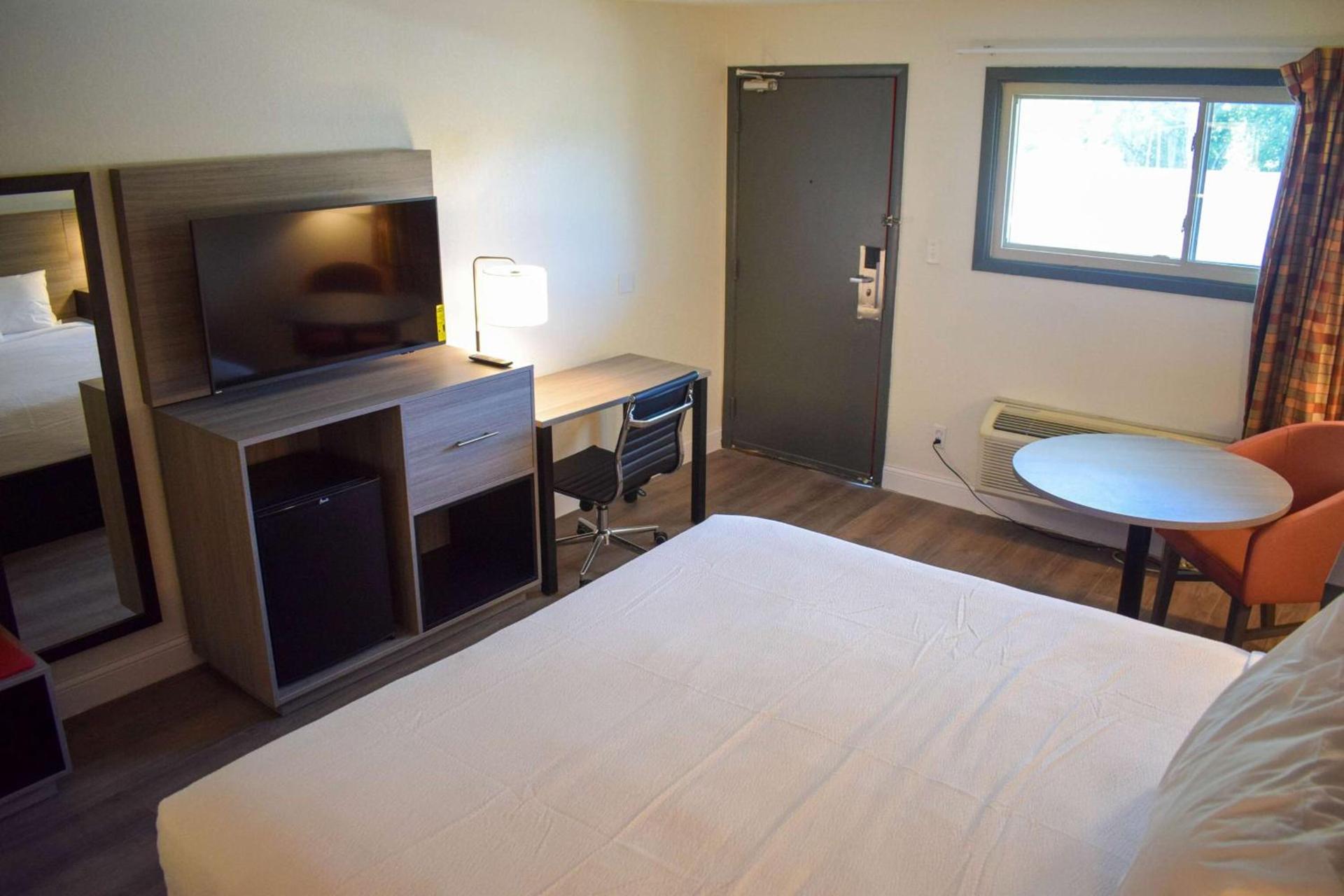 Ramada by Wyndham Cleveland Airport West photo 7