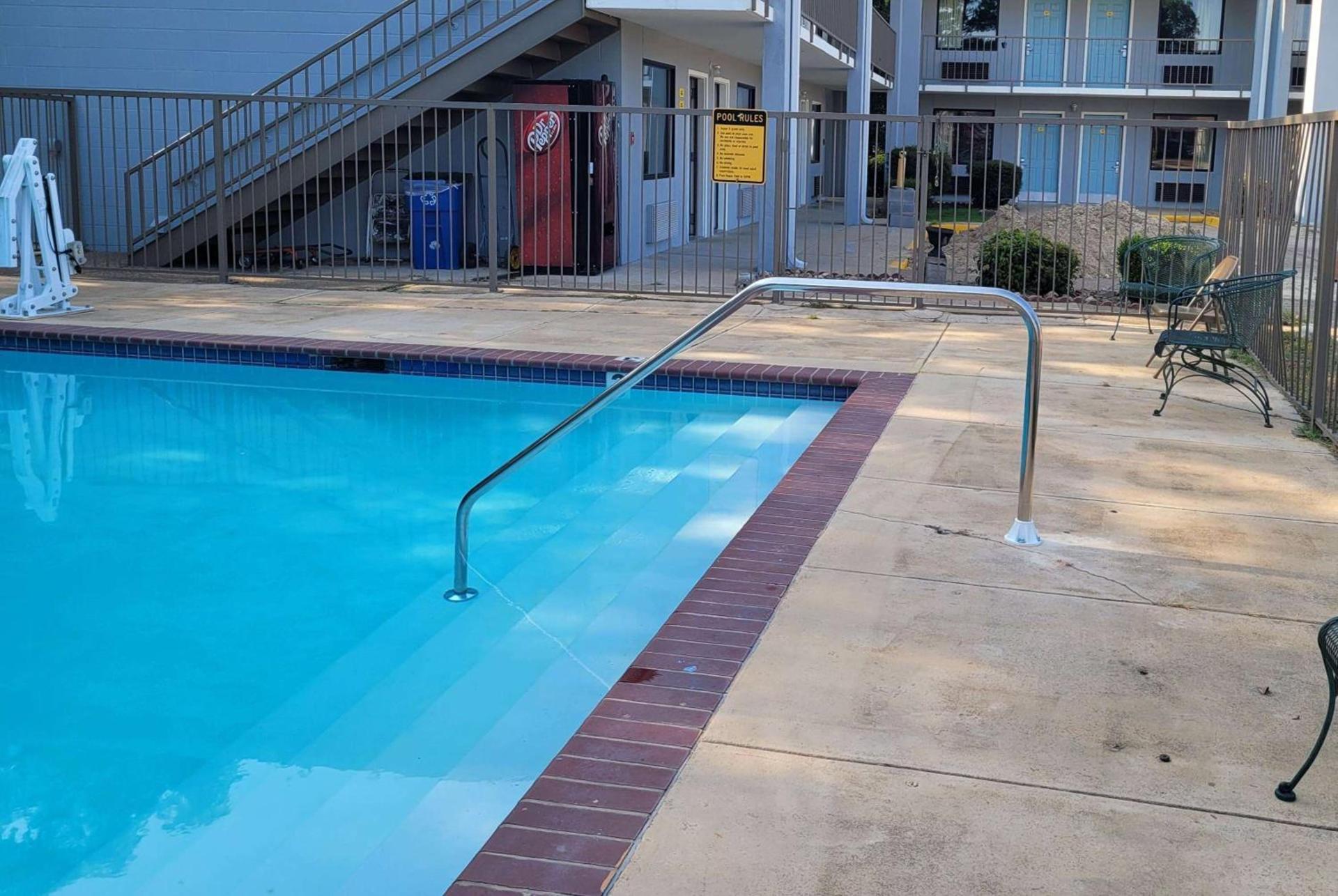 Super 8 by Wyndham Arkadelphia Caddo Valley Area photo 2