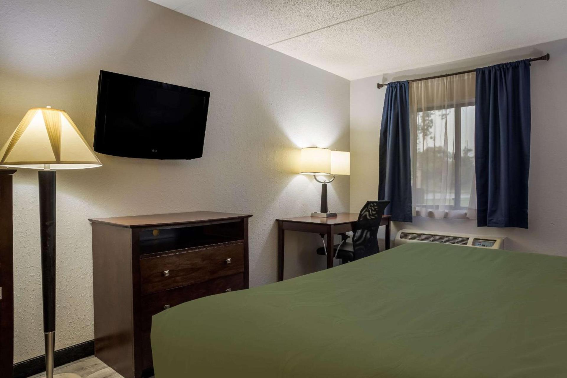 Quality Inn Toledo Westgate photo 8