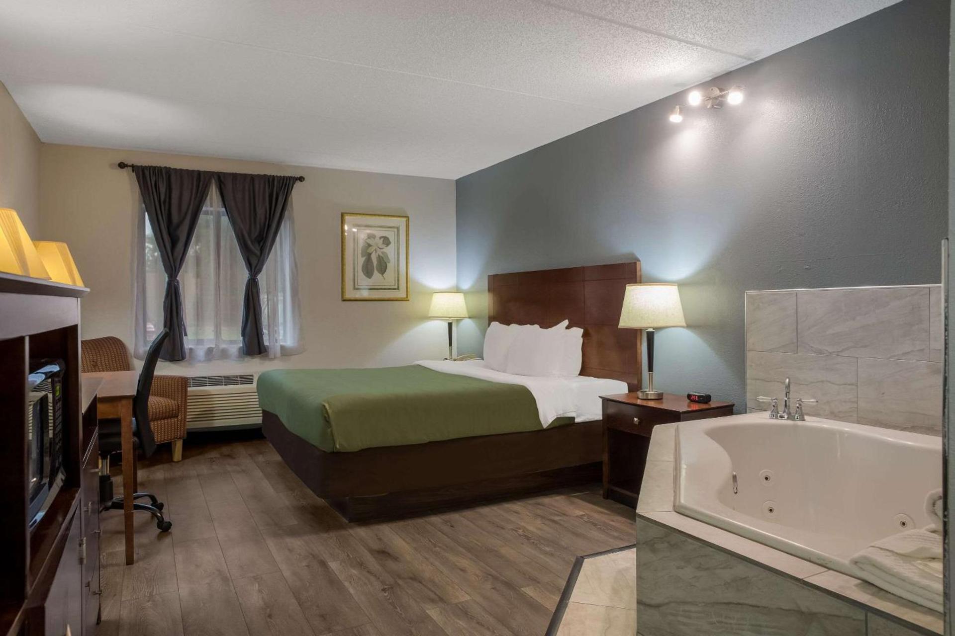 Quality Inn Toledo Westgate photo 18