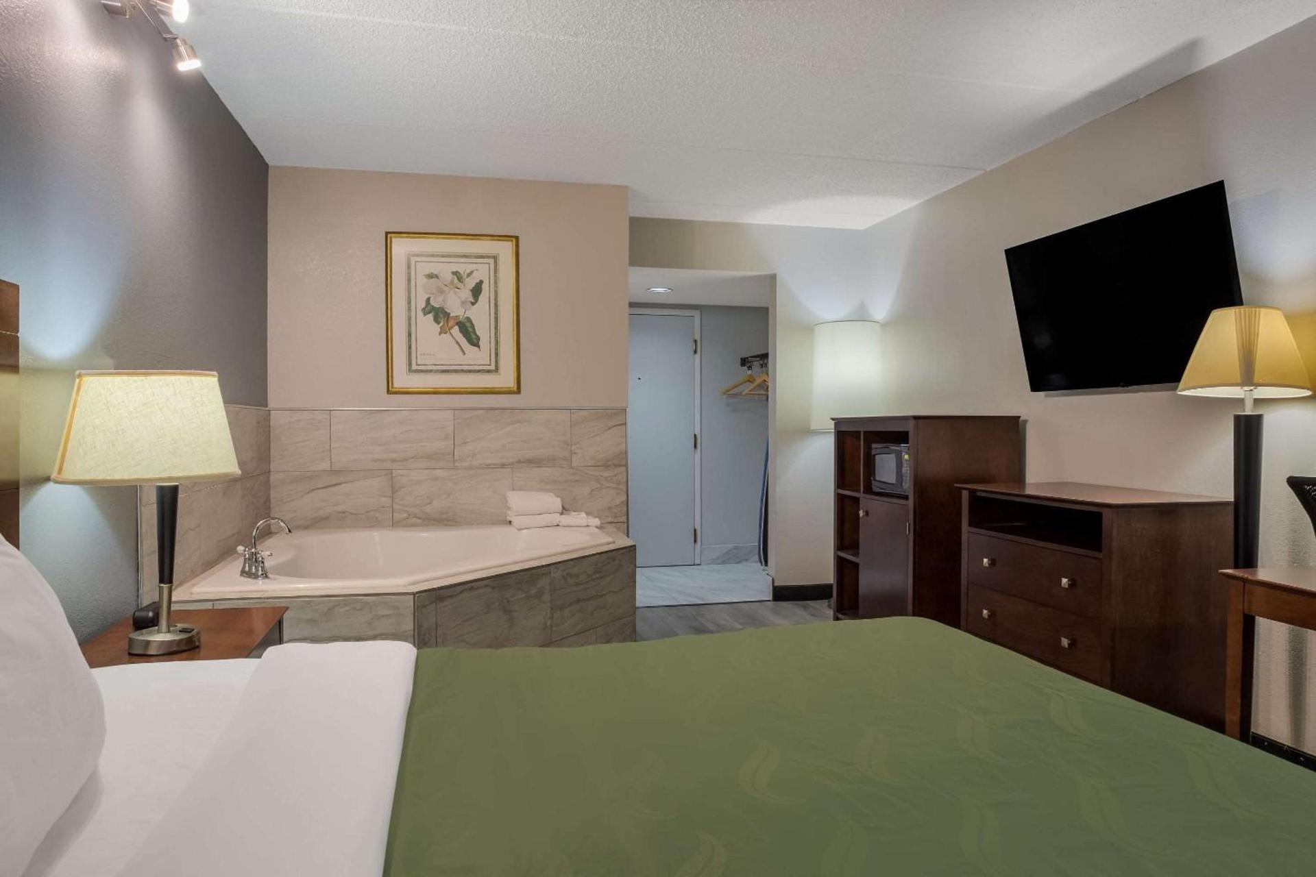 Quality Inn Toledo Westgate photo 19
