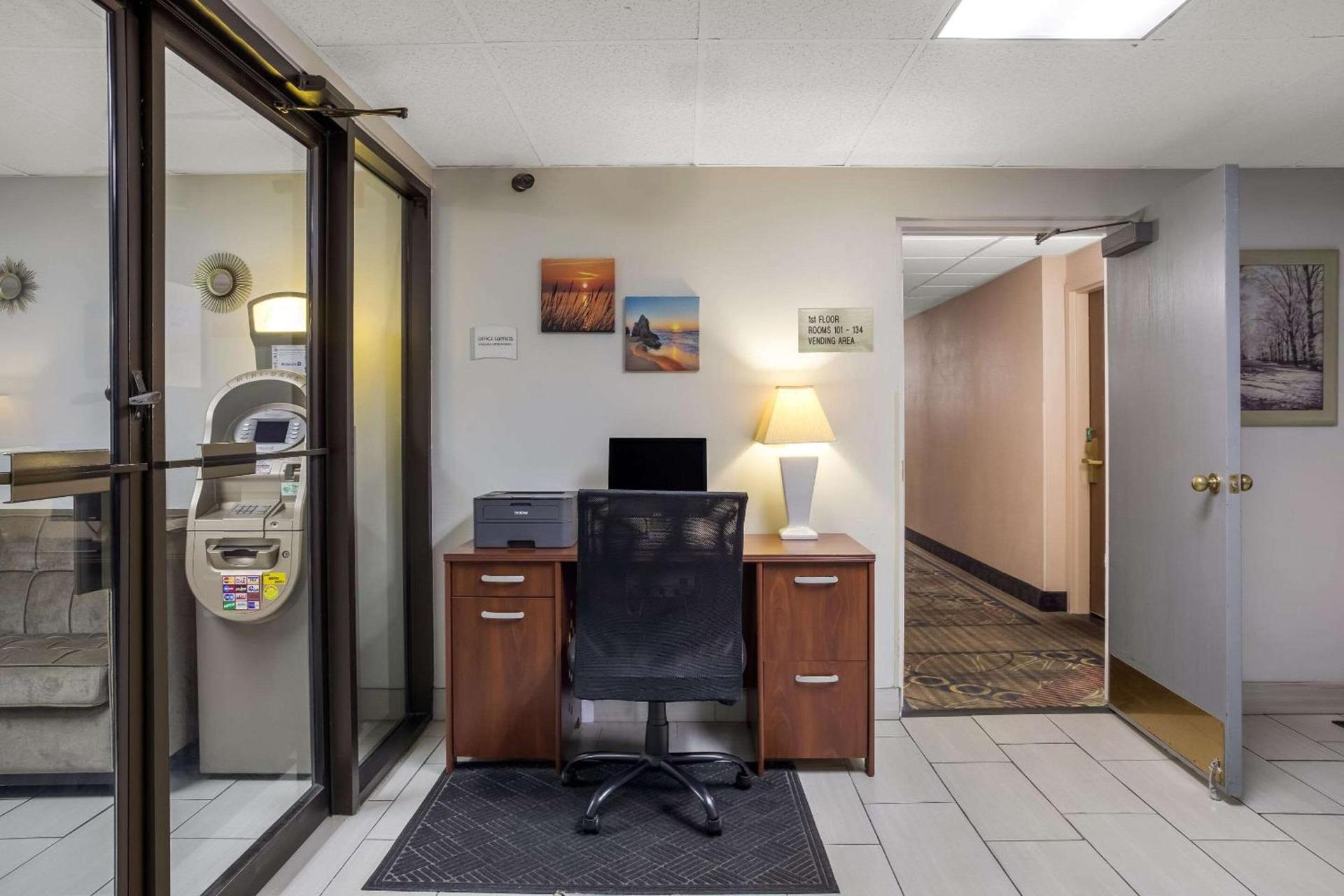 Quality Inn Toledo Westgate photo 21