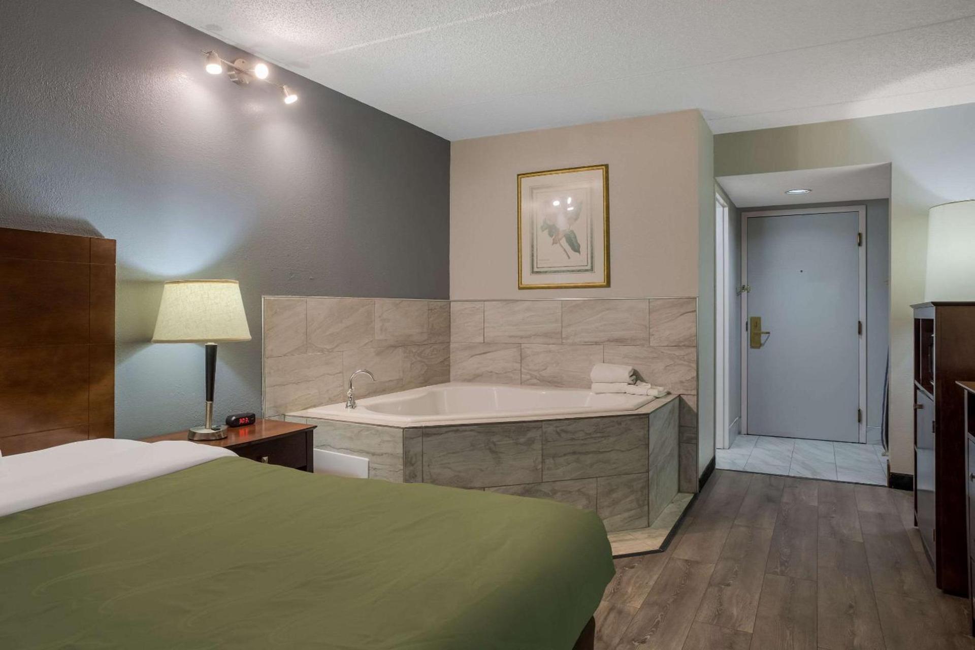 Quality Inn Toledo Westgate photo 20