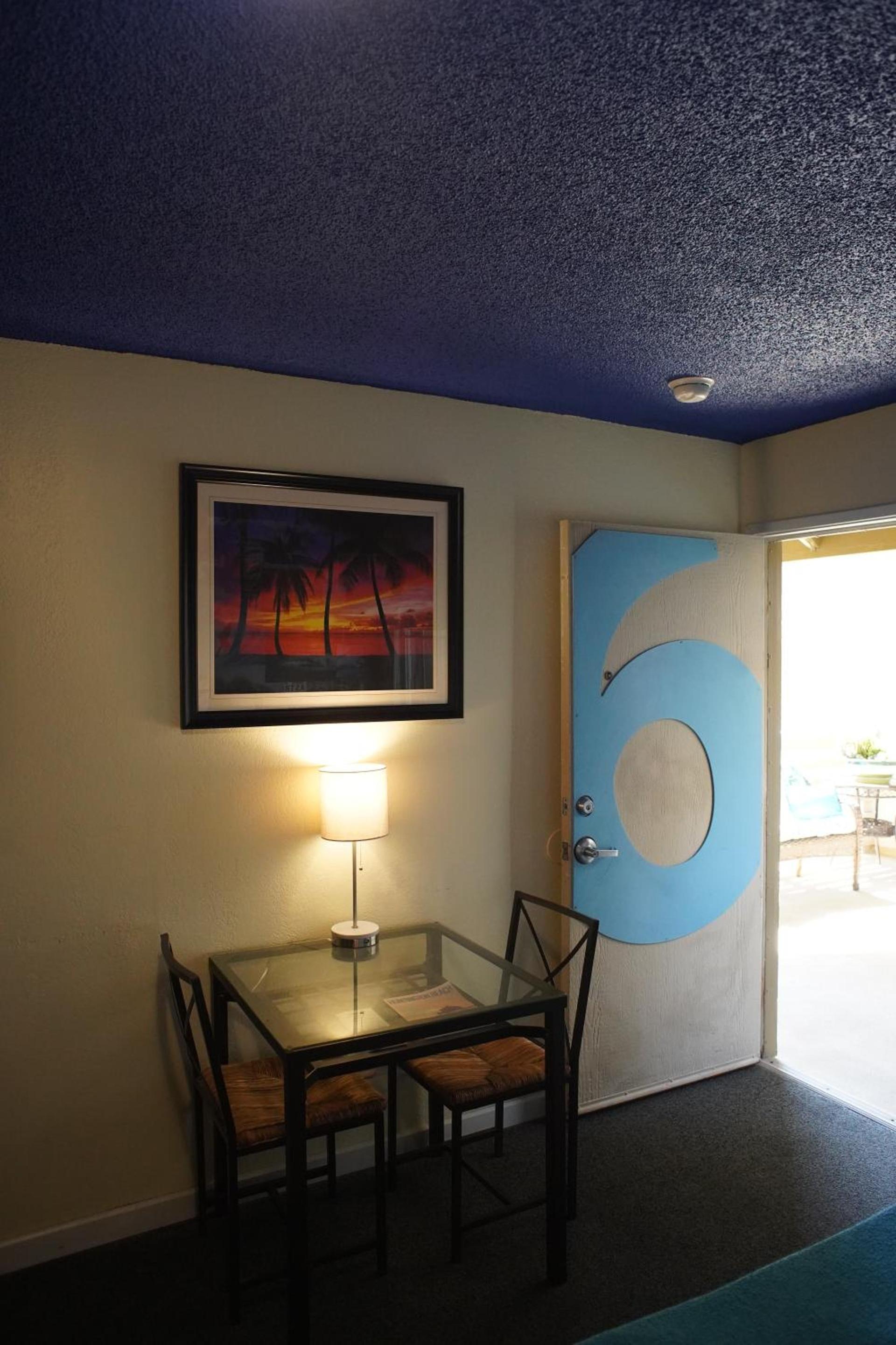 Huntington Surf Inn photo 22