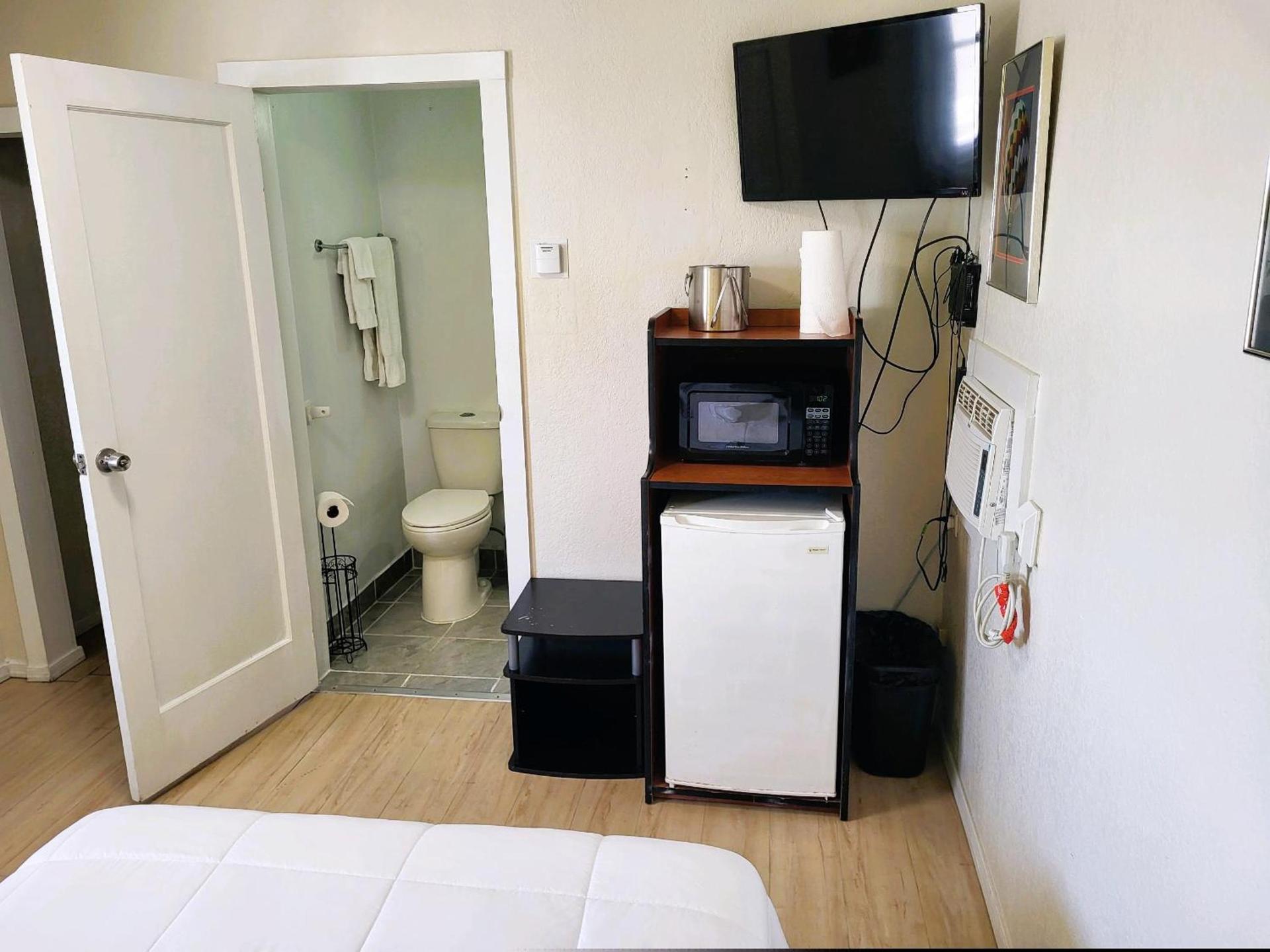 Rose's Motel photo 66