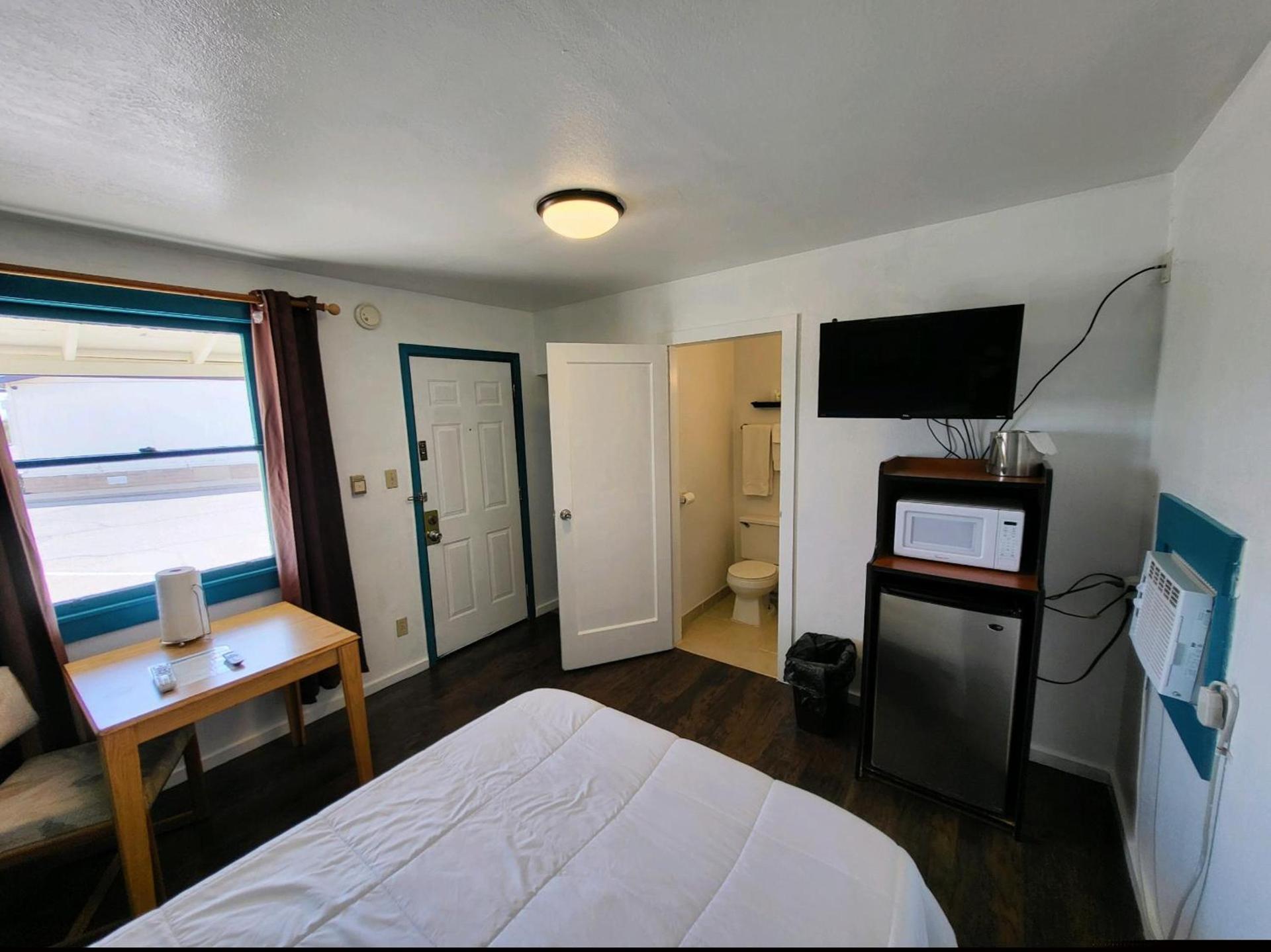 Rose's Motel photo 65