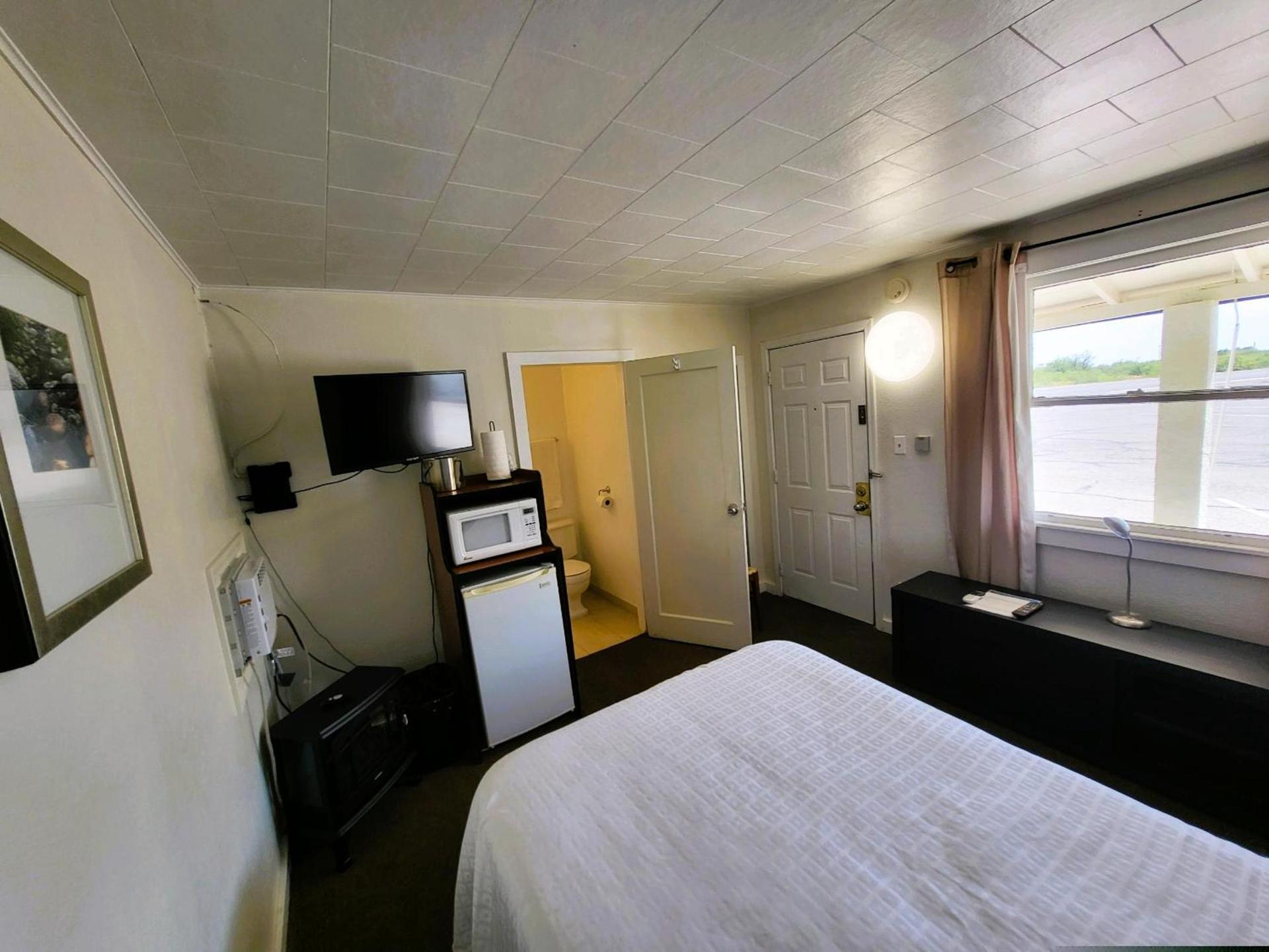 Rose's Motel photo 73