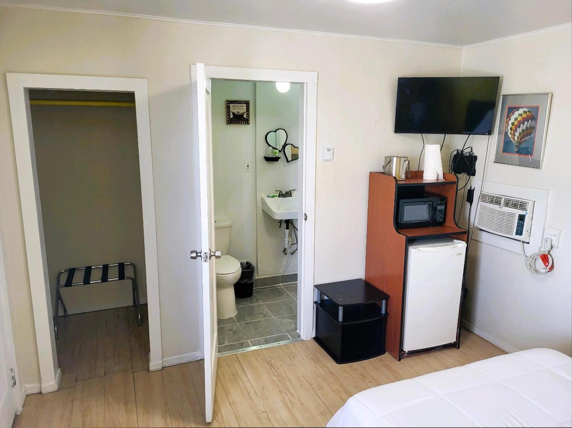 Rose's Motel photo 75