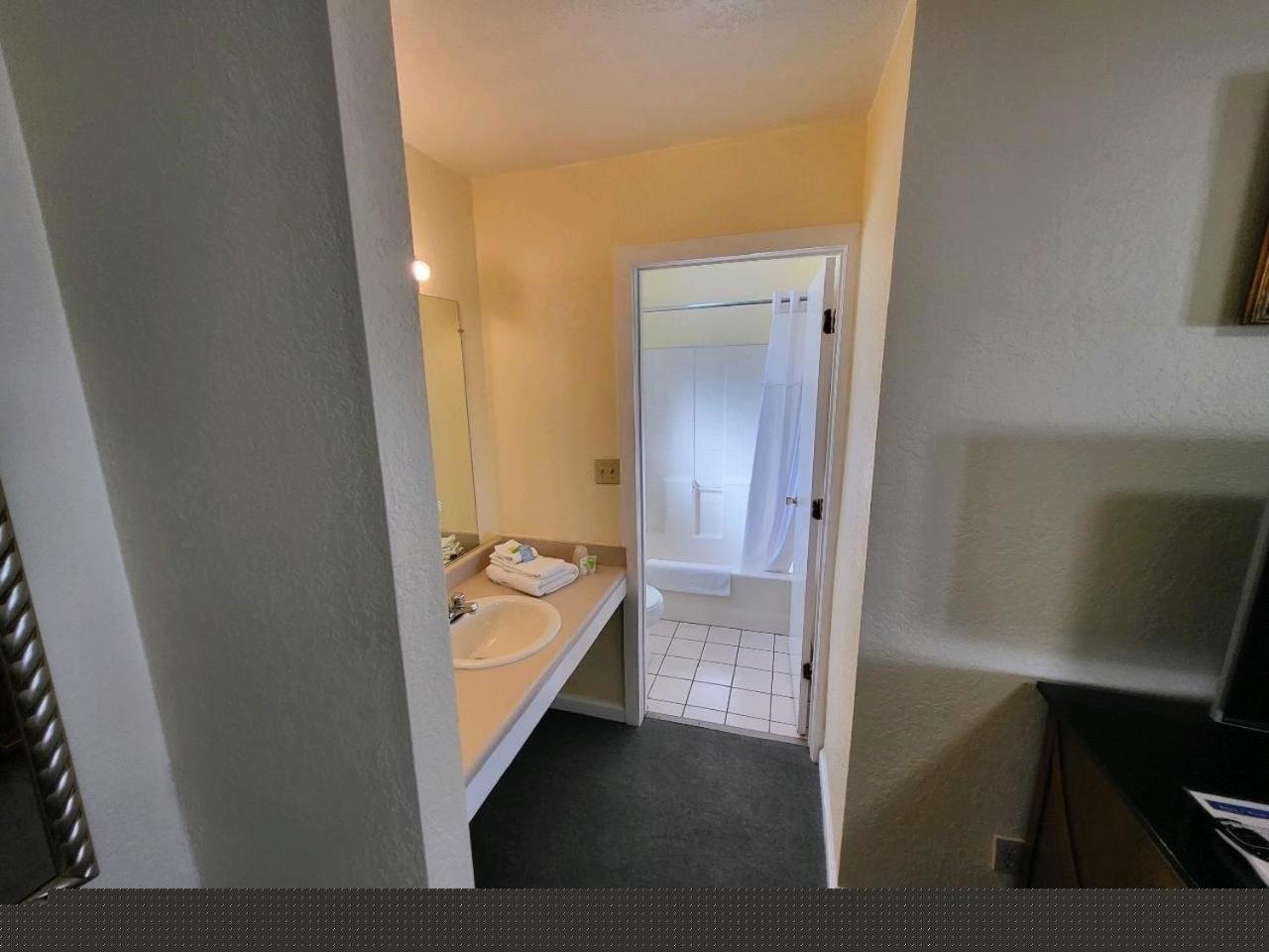 Rose's Motel photo 48