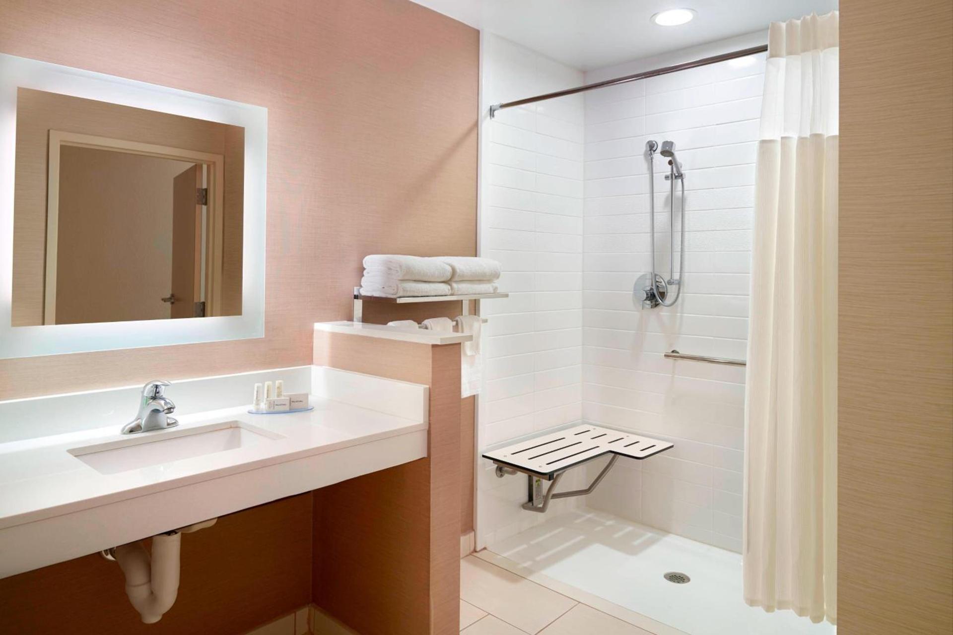 Fairfield Inn & Suites by Marriott Hendersonville Flat Rock photo 9