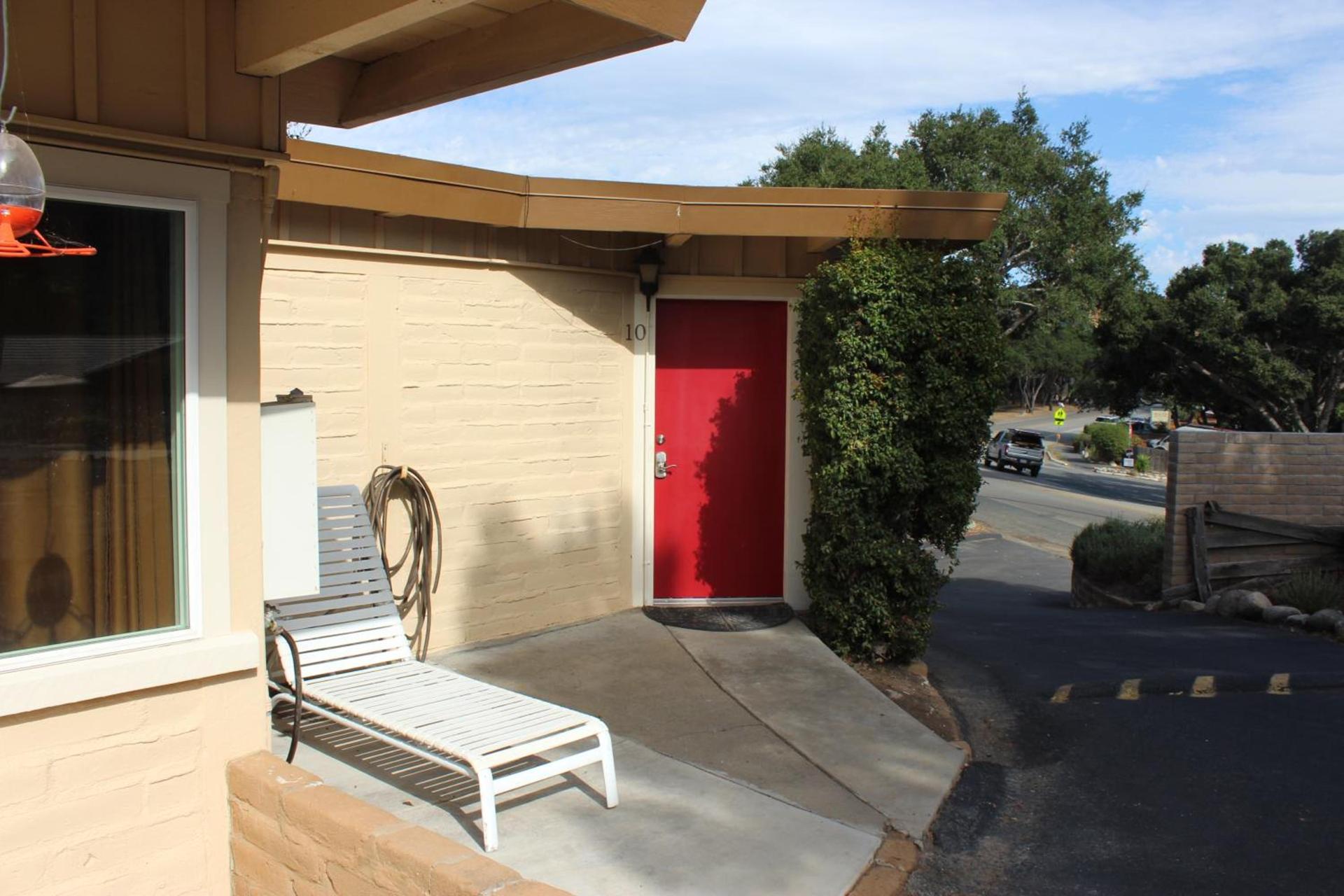 Little European Lodge photo 21