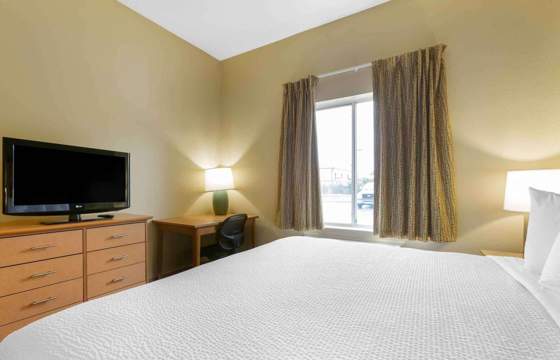 Studio 6 Extended Stay Findlay Tiffin Avenue OH photo 9
