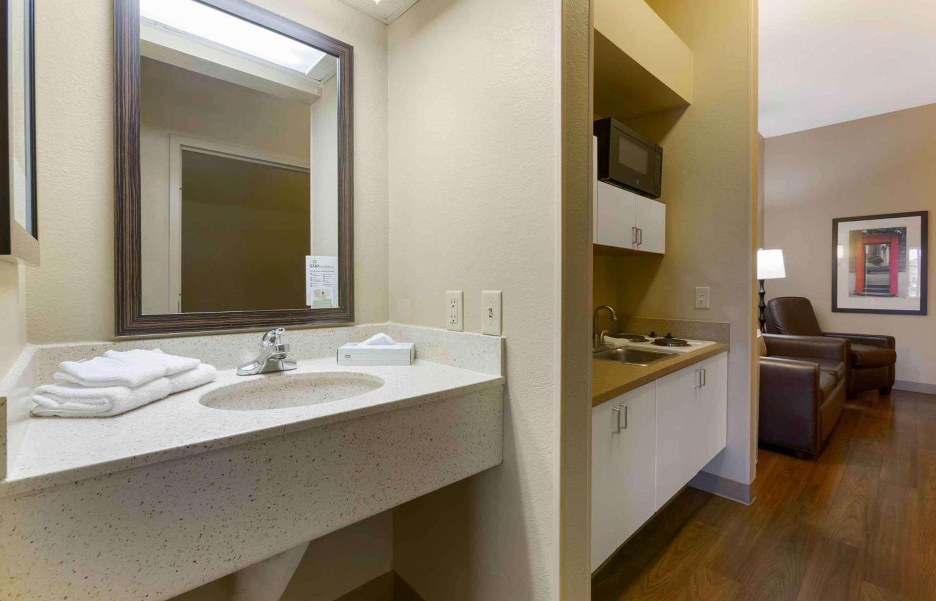 Studio 6 Extended Stay Findlay Tiffin Avenue OH photo 19