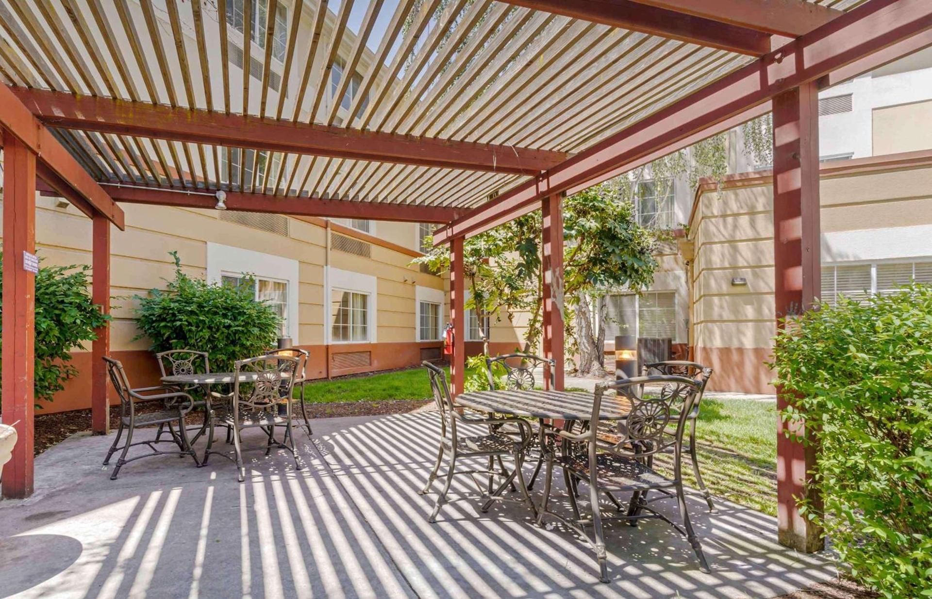 Extended Stay America Suites - Pleasanton - Chabot Dr photo 37
