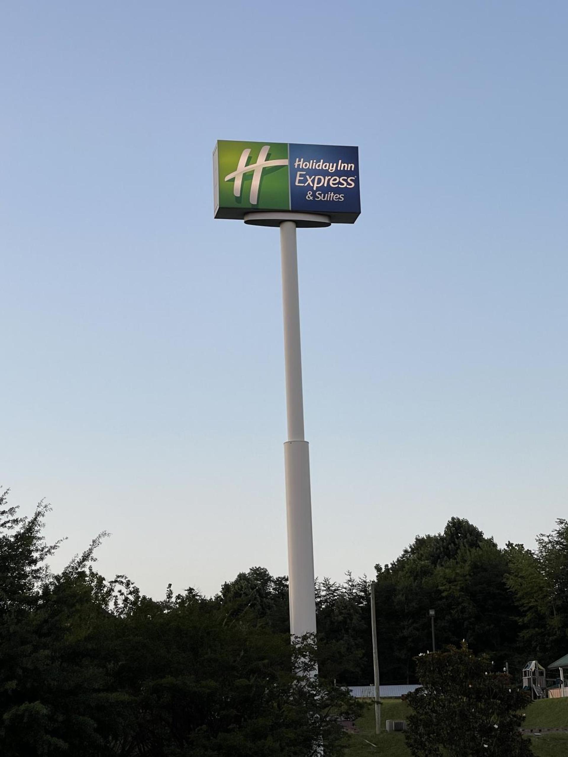 Holiday Inn Express & Suites Hiawassee by IHG photo 9