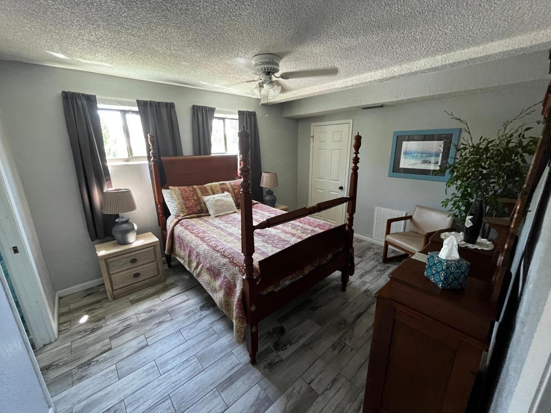Surfside Suites photo 26
