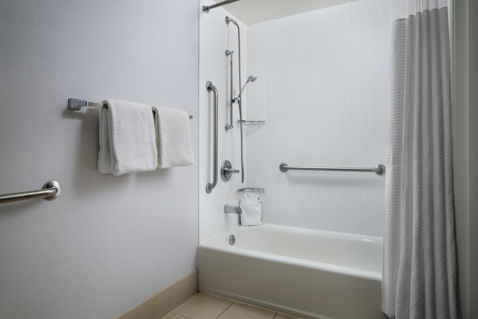 Courtyard by Marriott Stockton photo 10