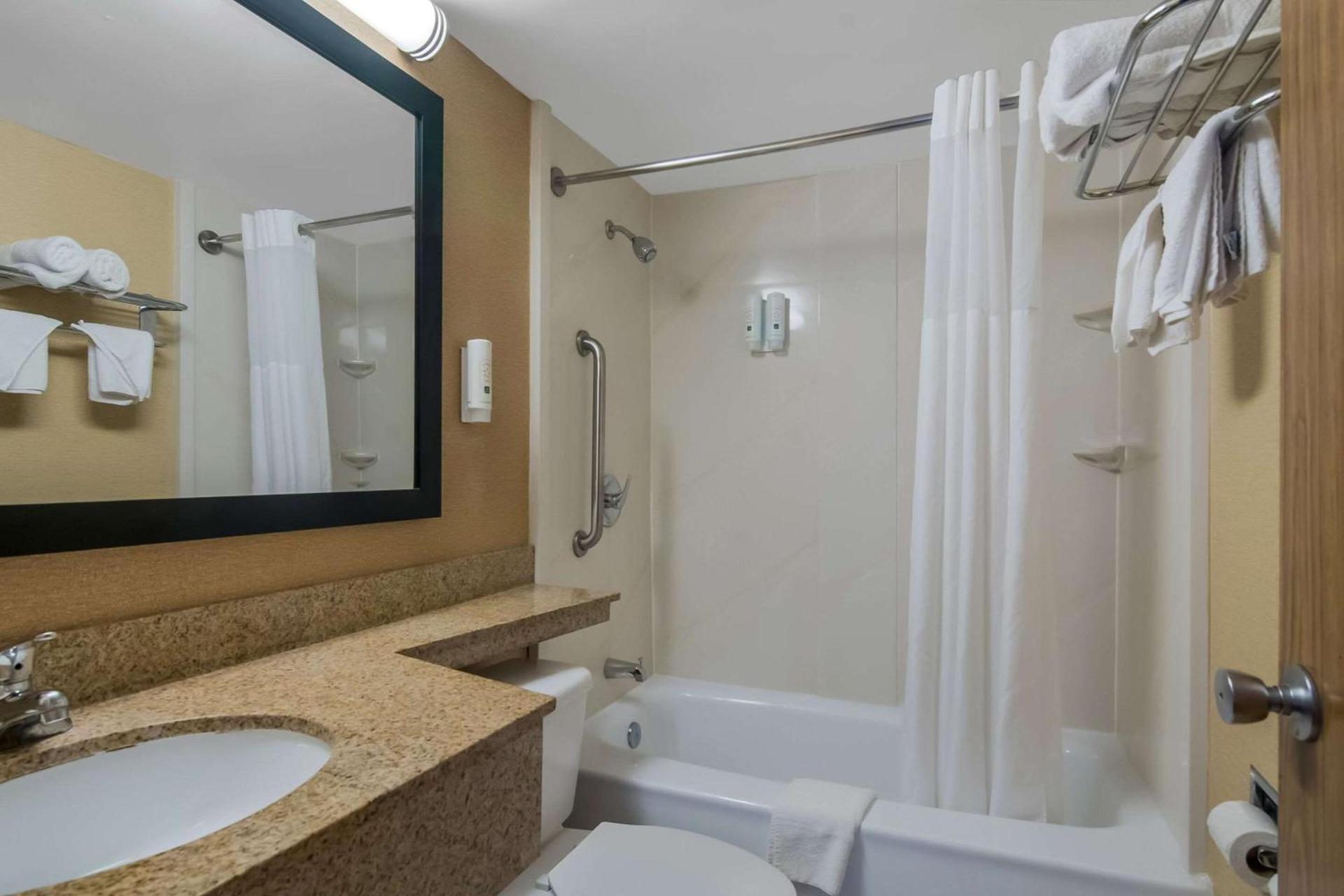 Quality Inn Westfield - Springfield photo 21