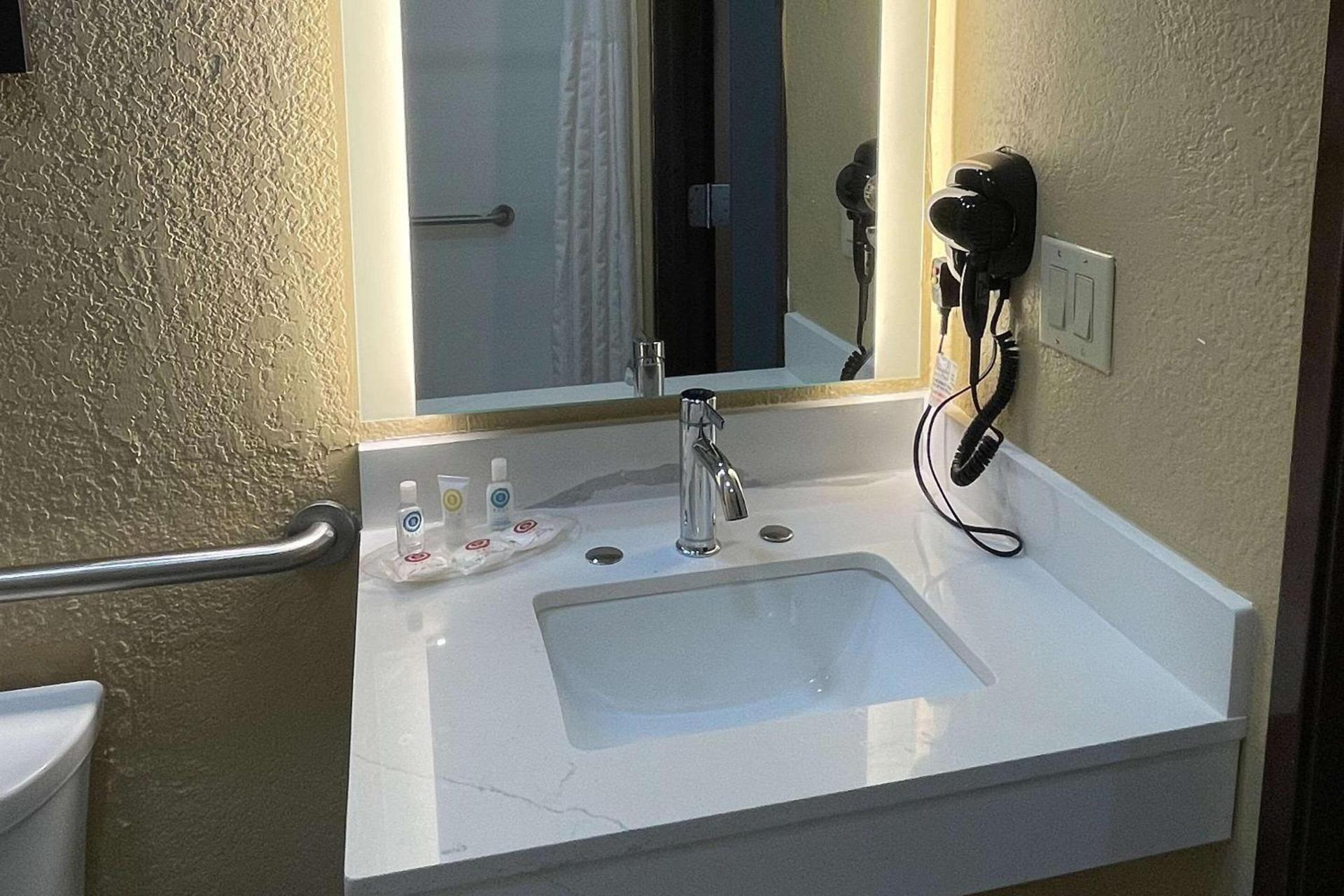 Comfort Suites San Antonio SeaWorld - Lackland AFB photo 10