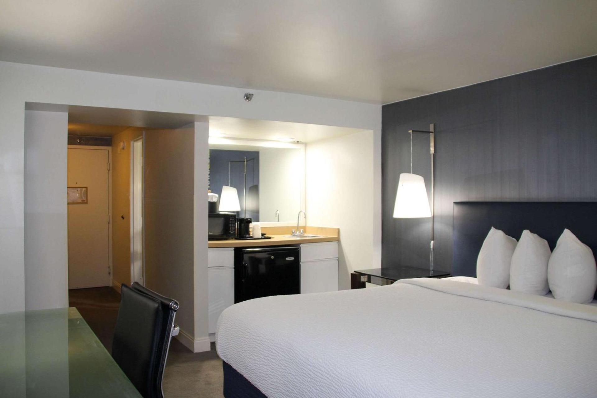 Comfort Inn & Suites Baltimore Inner Harbor photo 14