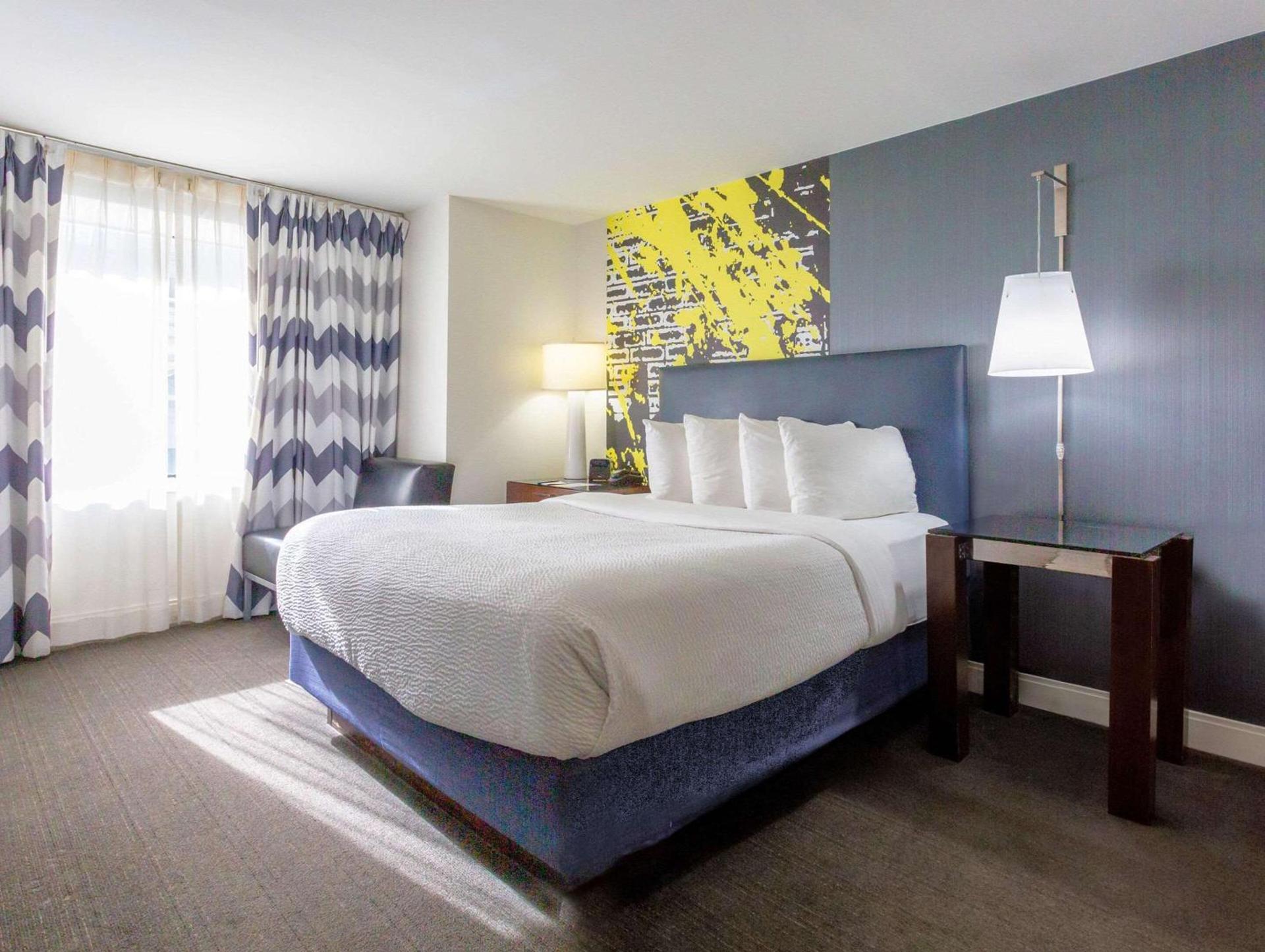 Comfort Inn & Suites Baltimore Inner Harbor photo 17