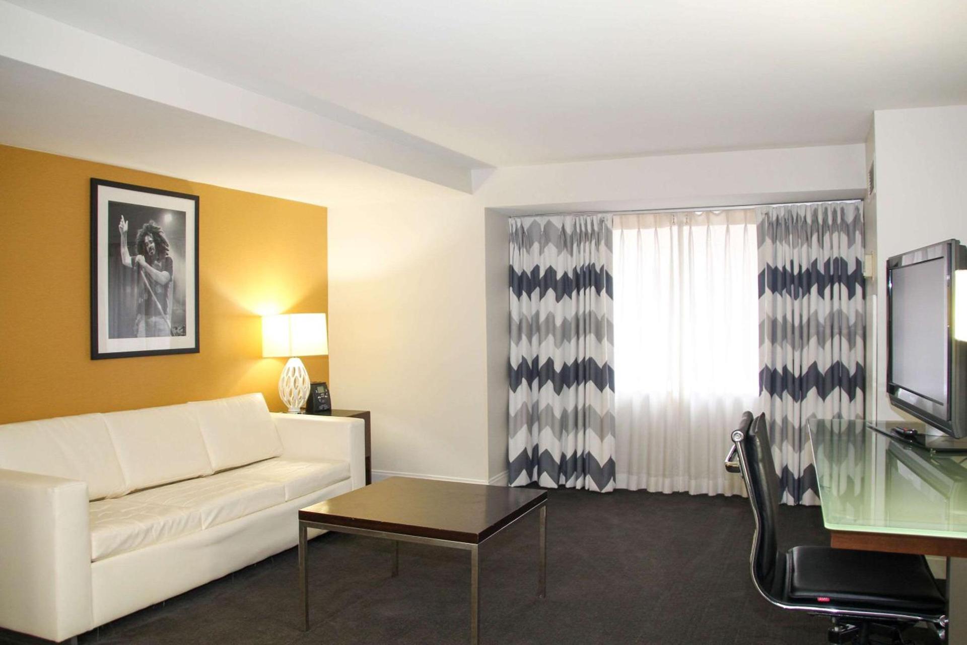 Comfort Inn & Suites Baltimore Inner Harbor photo 22