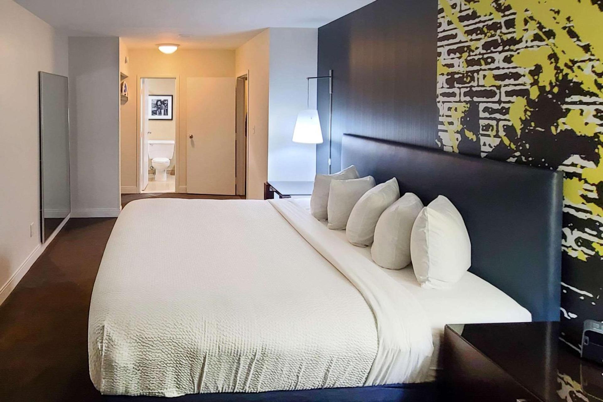 Comfort Inn & Suites Baltimore Inner Harbor photo 24