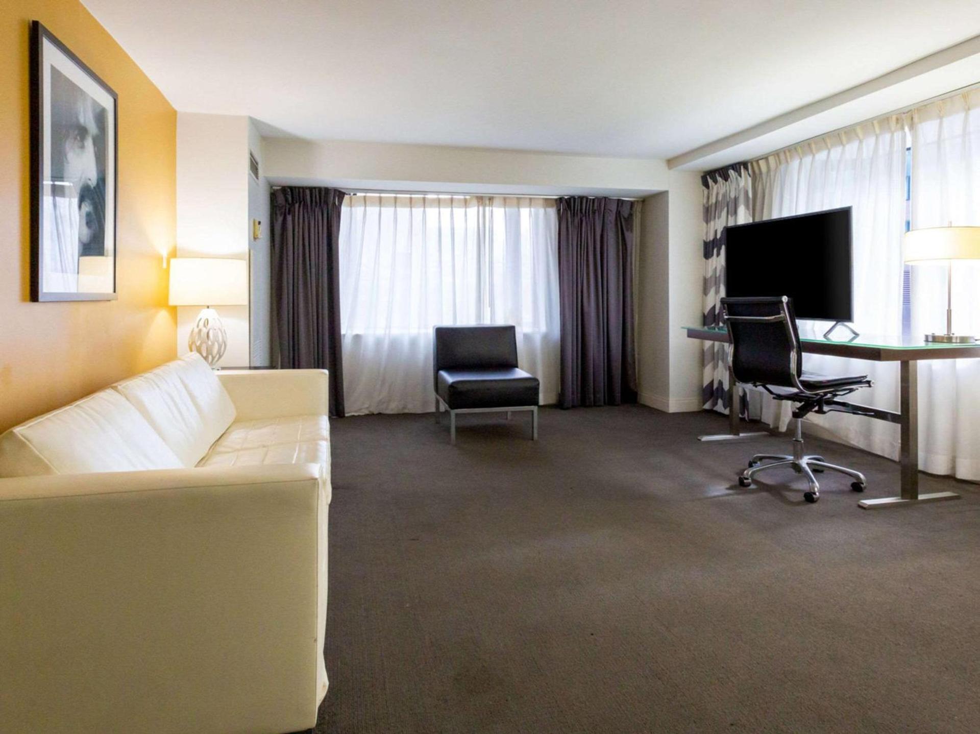 Comfort Inn & Suites Baltimore Inner Harbor photo 25